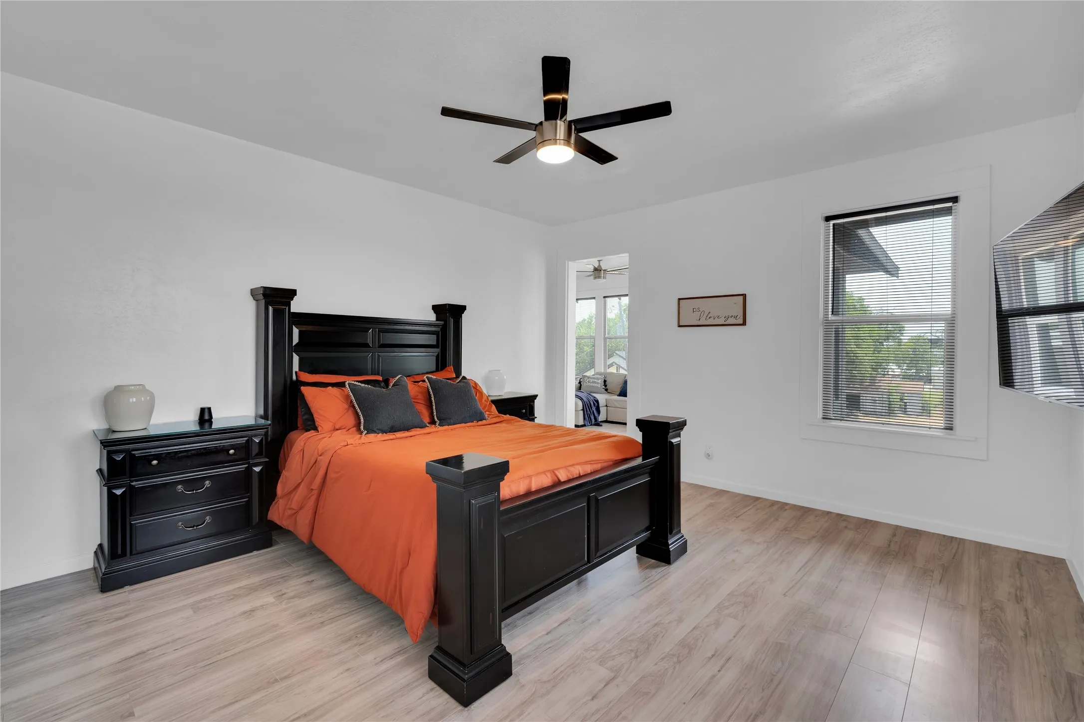 Single Family Residence For Sale in Montague County , 805 E Wise Street, Bowie, Texas 76230, 4 Bedrooms, 3 Bathrooms, Garage spaces, 2,976 Sqft, built in 1930, Price $395,000, mls#21352165, Real Estate Agent in Bowie, Homes For Sale in Montague county, Homes For Sale in Bowie, Realtor in Bowie Texas, Real Estate Brokerage Independent Realty Texas, Luminita Cordes Realtor