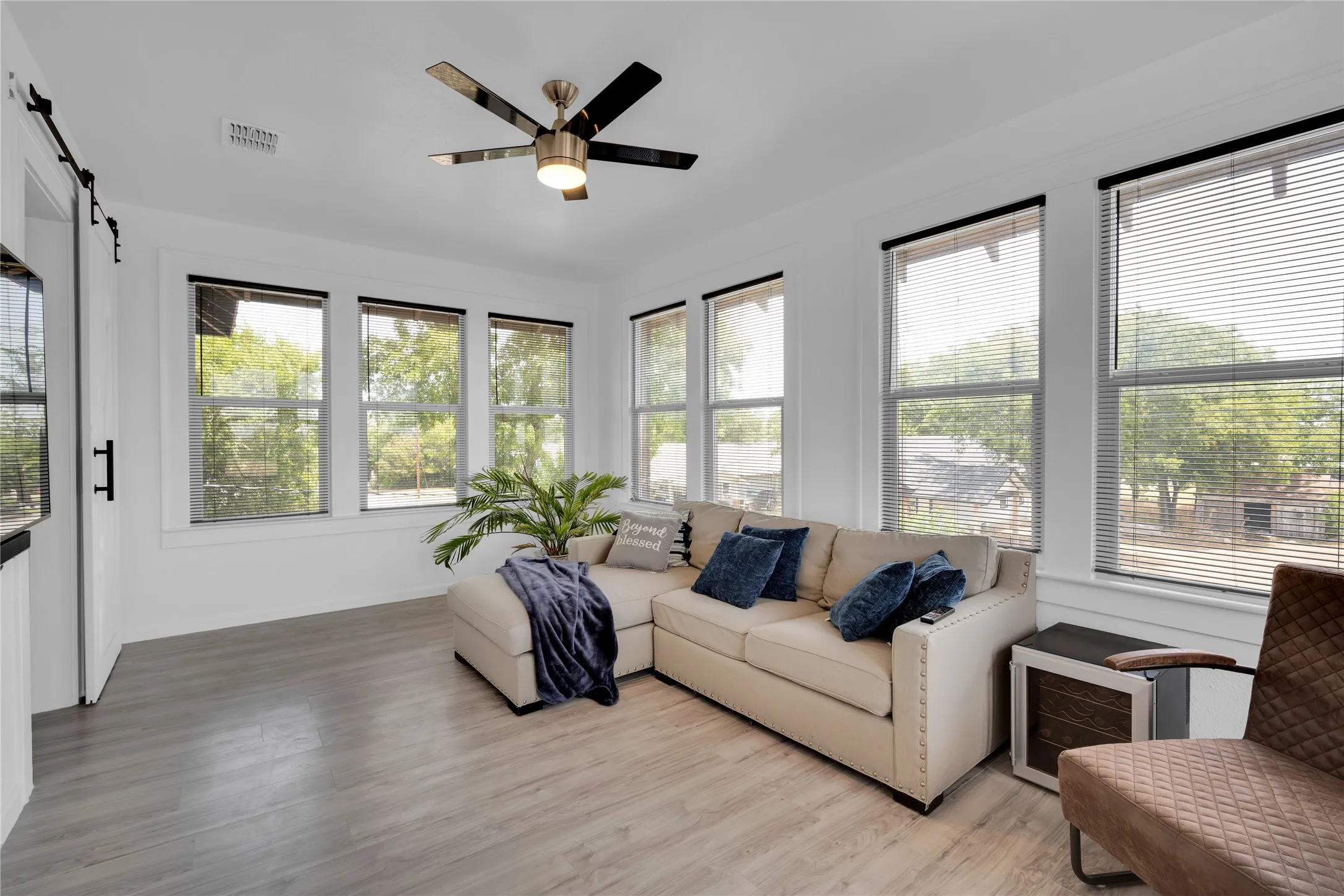 Single Family Residence For Sale in Montague County , 805 E Wise Street, Bowie, Texas 76230, 4 Bedrooms, 3 Bathrooms, Garage spaces, 2,976 Sqft, built in 1930, Price $395,000, mls#21352165, Real Estate Agent in Bowie, Homes For Sale in Montague county, Homes For Sale in Bowie, Realtor in Bowie Texas, Real Estate Brokerage Independent Realty Texas, Luminita Cordes Realtor
