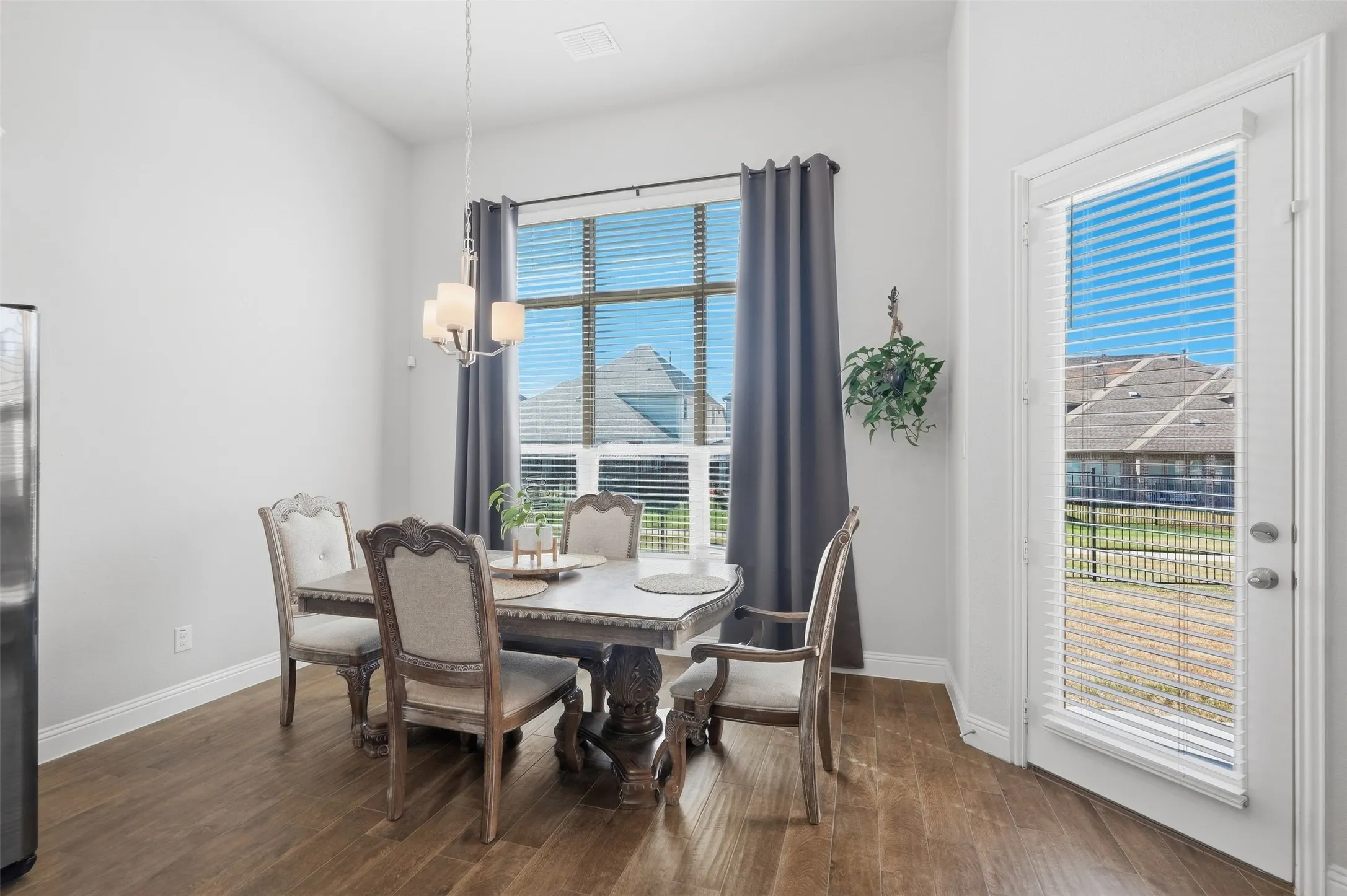 Single Family Residence For Sale in Rockwall County , 617 Nakoma Drive, Rockwall, Texas 75087, 4 Bedroom, 4 Bathroom, 3 Garage spaces, 3,111 Sqft, built in 2020, mls#21352166, Real Estate Agent in Rockwall, Homes For Sale in Rockwall county, Homes For Sale in Rockwall, Realtor in Rockwall Texas, Real Estate Brokerage Independent Realty Texas, Luminita Cordes Realtor