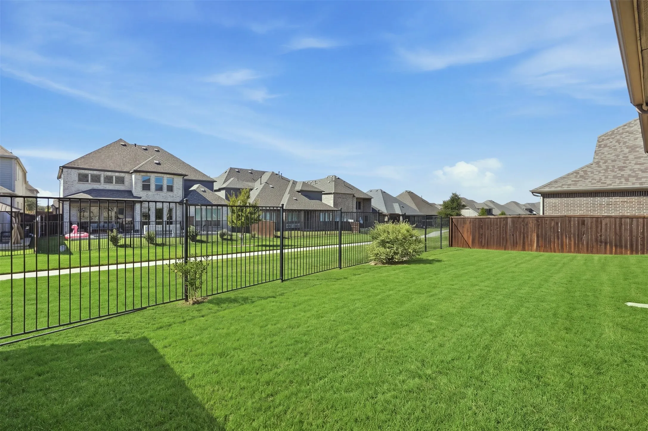 Single Family Residence For Sale in Rockwall County , 617 Nakoma Drive, Rockwall, Texas 75087, 4 Bedroom, 4 Bathroom, 3 Garage spaces, 3,111 Sqft, built in 2020, mls#21352166, Real Estate Agent in Rockwall, Homes For Sale in Rockwall county, Homes For Sale in Rockwall, Realtor in Rockwall Texas, Real Estate Brokerage Independent Realty Texas, Luminita Cordes Realtor