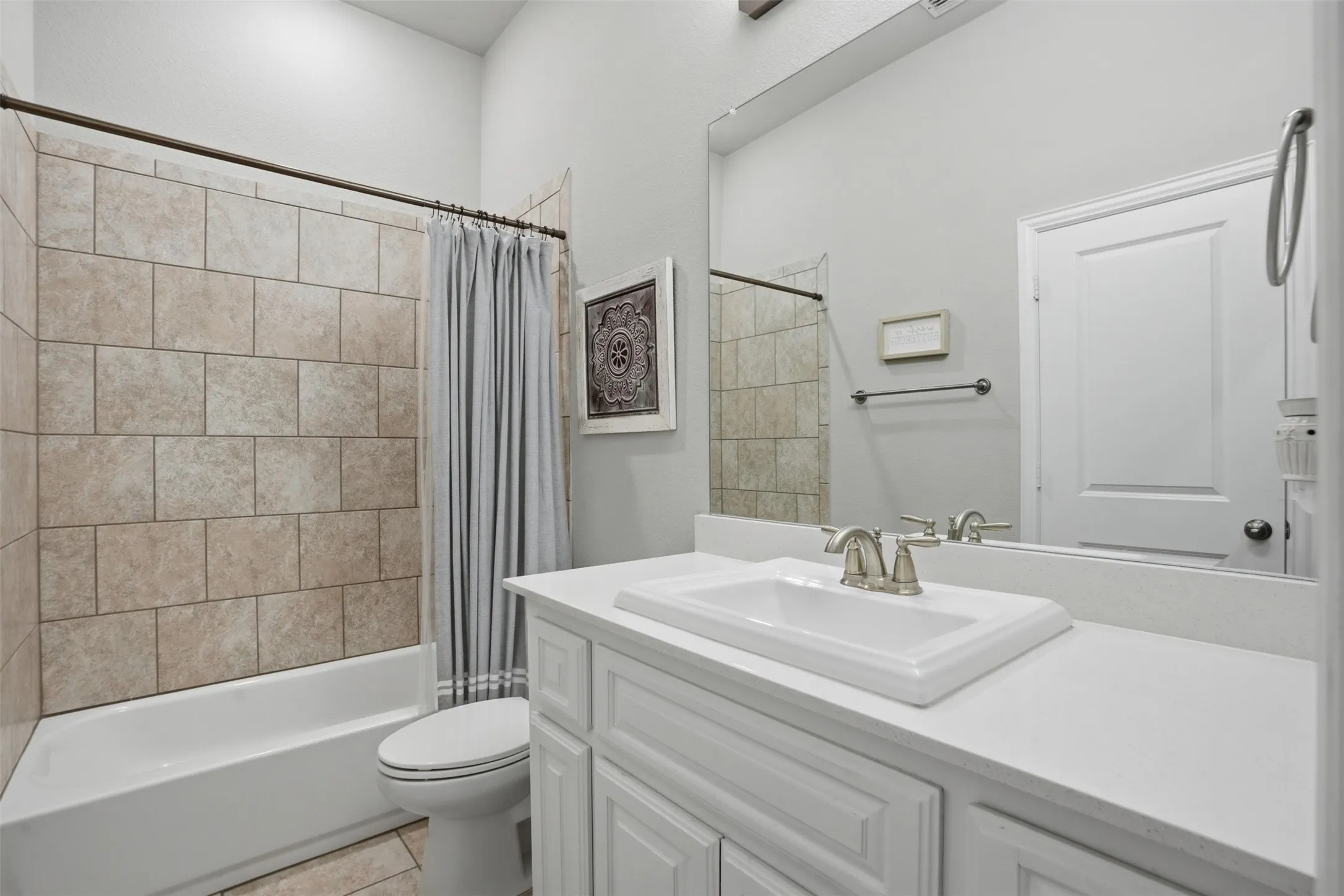 Single Family Residence For Sale in Rockwall County , 617 Nakoma Drive, Rockwall, Texas 75087, 4 Bedroom, 4 Bathroom, 3 Garage spaces, 3,111 Sqft, built in 2020, mls#21352166, Real Estate Agent in Rockwall, Homes For Sale in Rockwall county, Homes For Sale in Rockwall, Realtor in Rockwall Texas, Real Estate Brokerage Independent Realty Texas, Luminita Cordes Realtor