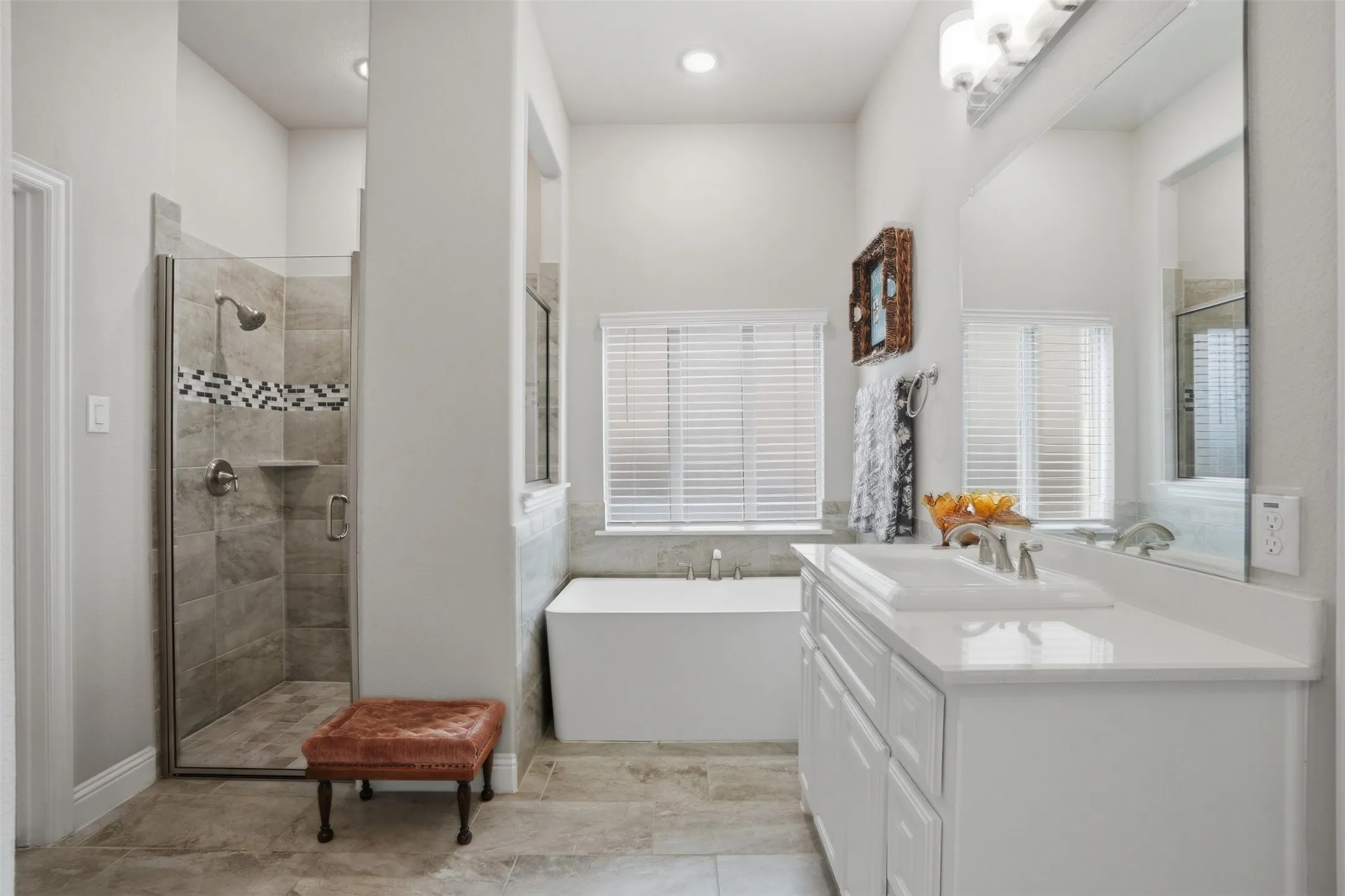 Single Family Residence For Sale in Rockwall County , 617 Nakoma Drive, Rockwall, Texas 75087, 4 Bedroom, 4 Bathroom, 3 Garage spaces, 3,111 Sqft, built in 2020, mls#21352166, Real Estate Agent in Rockwall, Homes For Sale in Rockwall county, Homes For Sale in Rockwall, Realtor in Rockwall Texas, Real Estate Brokerage Independent Realty Texas, Luminita Cordes Realtor