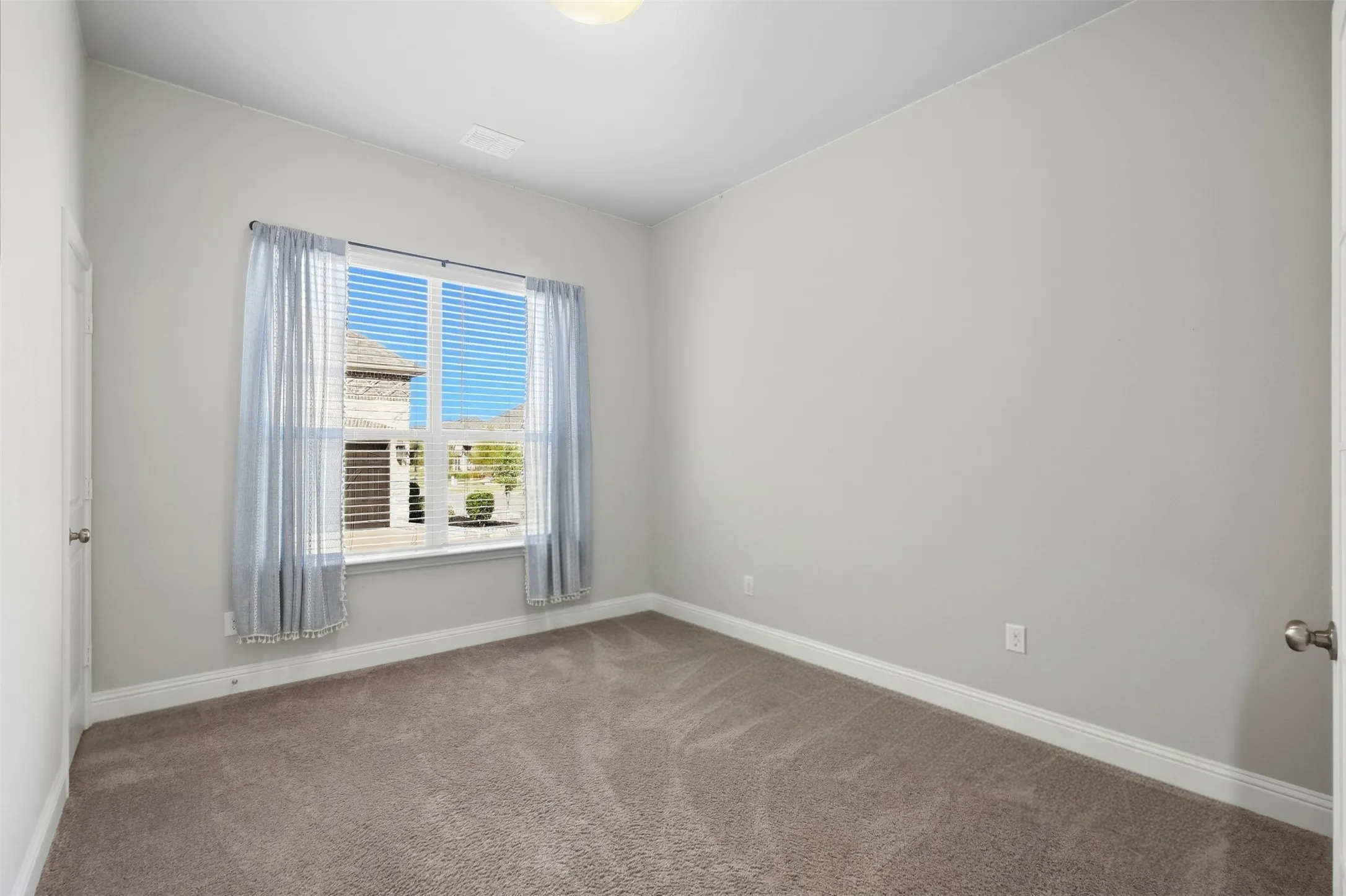 Single Family Residence For Sale in Rockwall County , 617 Nakoma Drive, Rockwall, Texas 75087, 4 Bedroom, 4 Bathroom, 3 Garage spaces, 3,111 Sqft, built in 2020, mls#21352166, Real Estate Agent in Rockwall, Homes For Sale in Rockwall county, Homes For Sale in Rockwall, Realtor in Rockwall Texas, Real Estate Brokerage Independent Realty Texas, Luminita Cordes Realtor