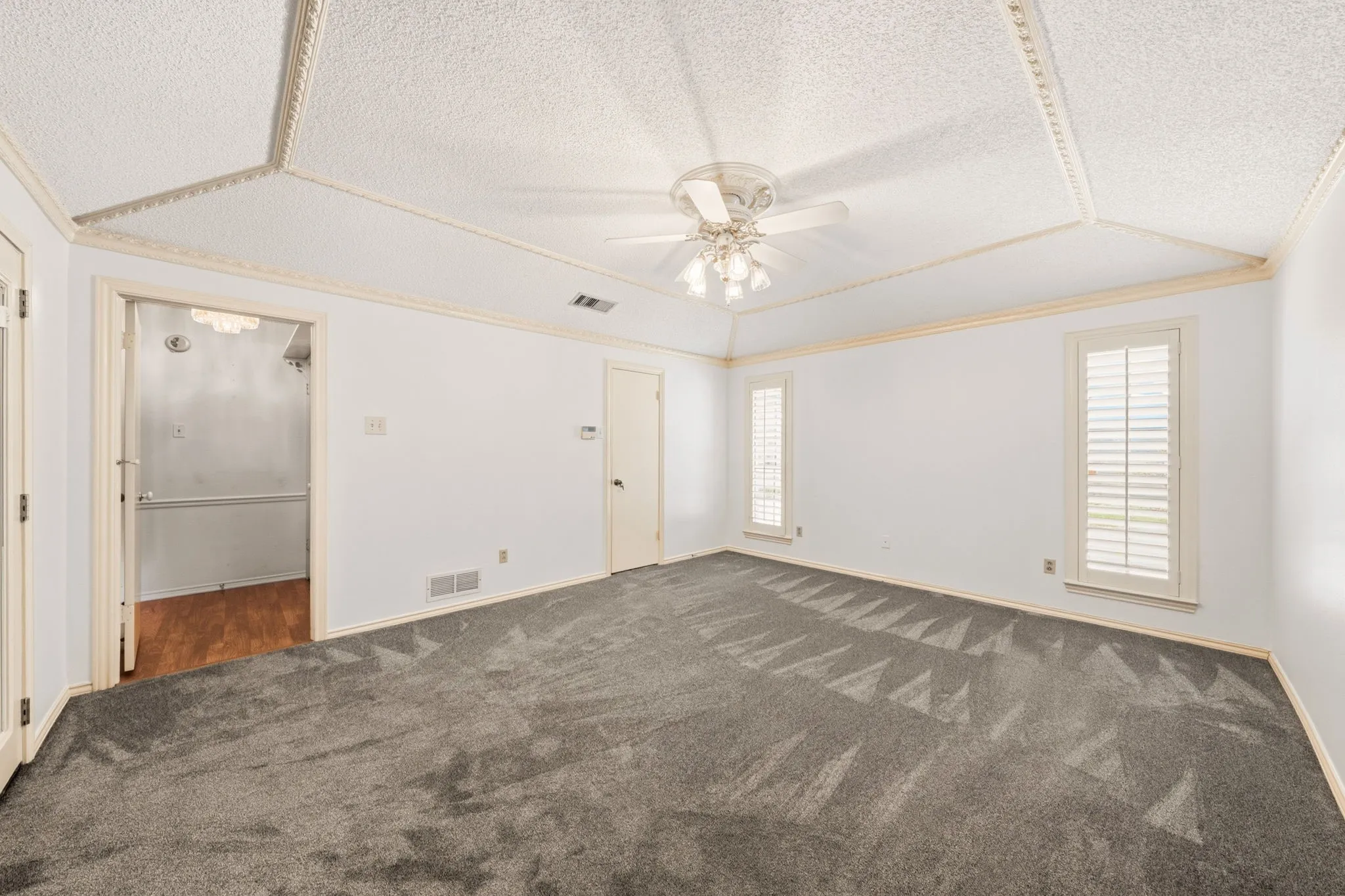 Single Family Residence For Sale in Dallas County , 118 Riggs Circle, Mesquite, Texas 75149, 3 Bedroom, 3 Bathroom, 2 Garage spaces, 2,703 Sqft, built in 1981, mls#21349184, Real Estate Agent in Mesquite, Homes For Sale in Dallas county, Homes For Sale in Mesquite, Realtor in Mesquite Texas, Real Estate Brokerage Independent Realty Texas, Luminita Cordes Realtor