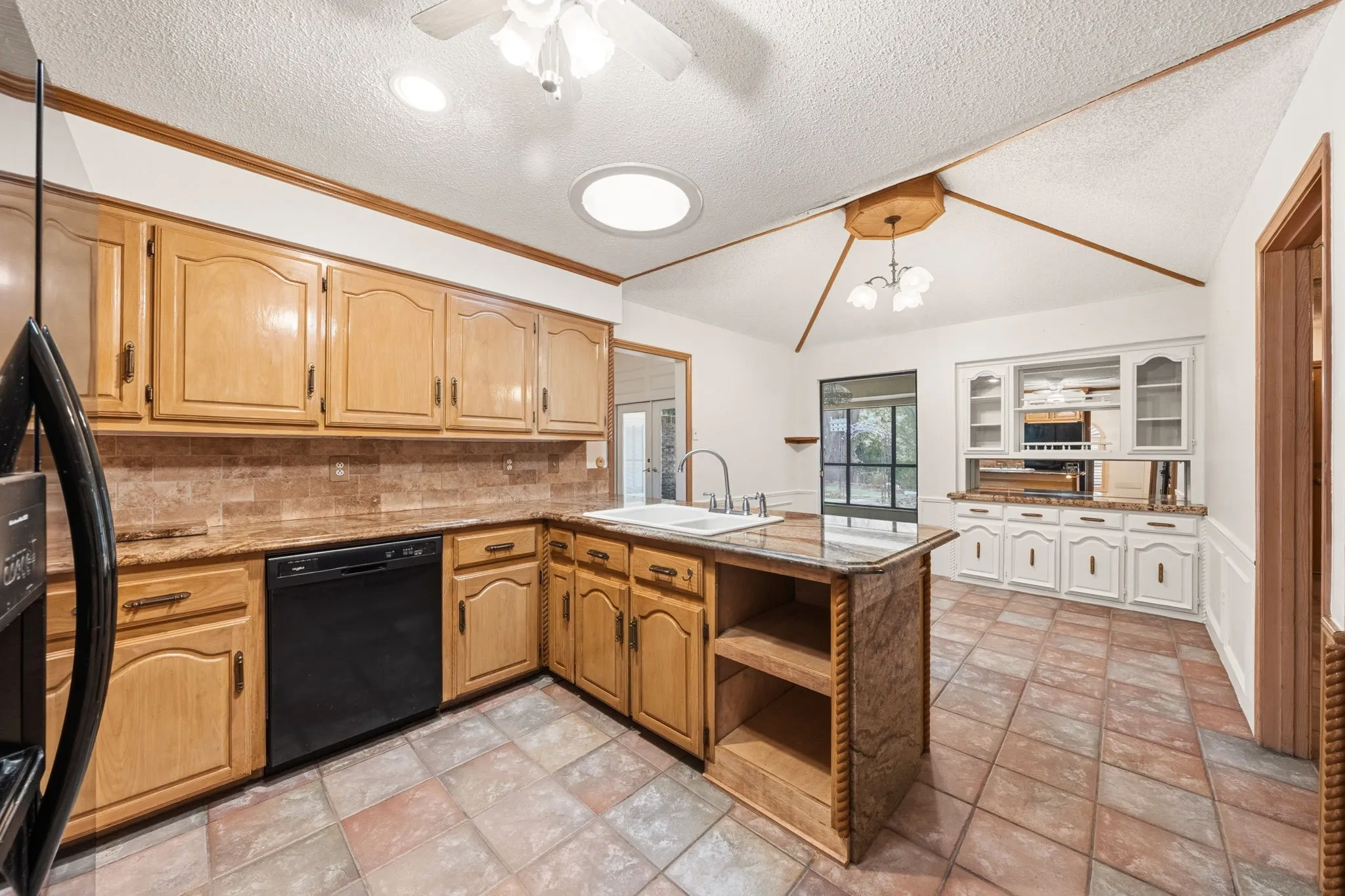 Single Family Residence For Sale in Dallas County , 118 Riggs Circle, Mesquite, Texas 75149, 3 Bedroom, 3 Bathroom, 2 Garage spaces, 2,703 Sqft, built in 1981, mls#21349184, Real Estate Agent in Mesquite, Homes For Sale in Dallas county, Homes For Sale in Mesquite, Realtor in Mesquite Texas, Real Estate Brokerage Independent Realty Texas, Luminita Cordes Realtor