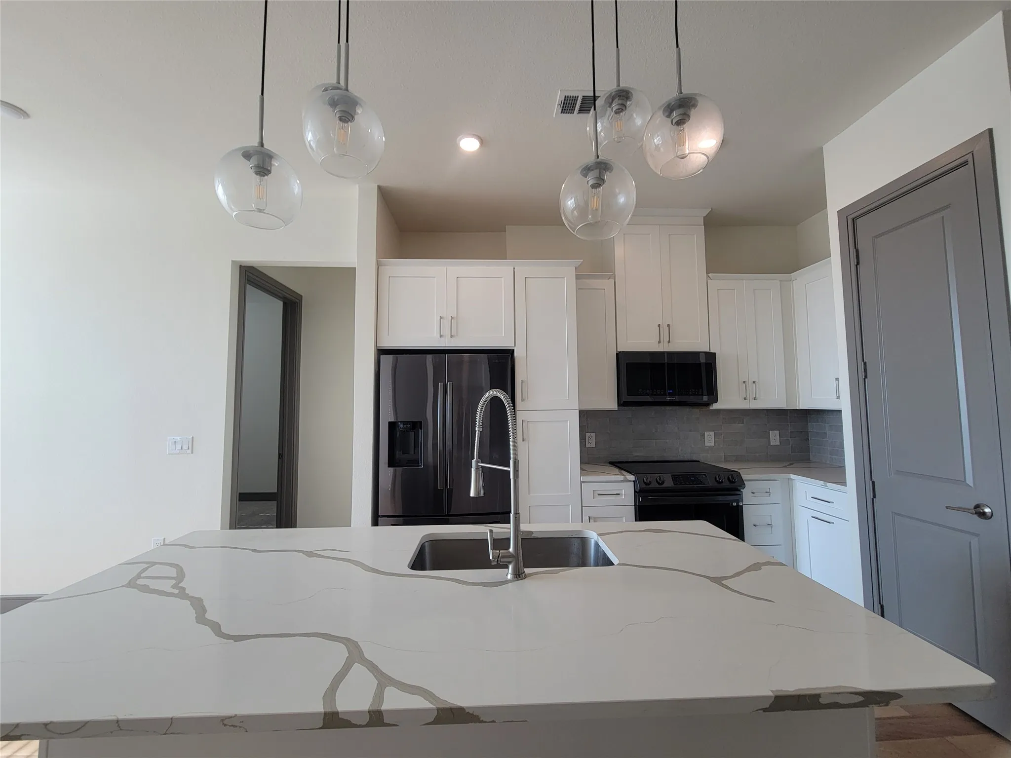 Condominium For Rent in Denton County , 2700 Old Denton Road 3363, Carrollton, Texas 75007, 2 Bedroom, 2 Bathroom, 2 Garage spaces, 1,025 Sqft, built in 2022, mls#21347910, Real Estate Agent in Carrollton, Homes For Rent in Denton county, Homes For Rent in Carrollton, Realtor in Carrollton Texas, Real Estate Brokerage Independent Realty Texas, Luminita Cordes Realtor