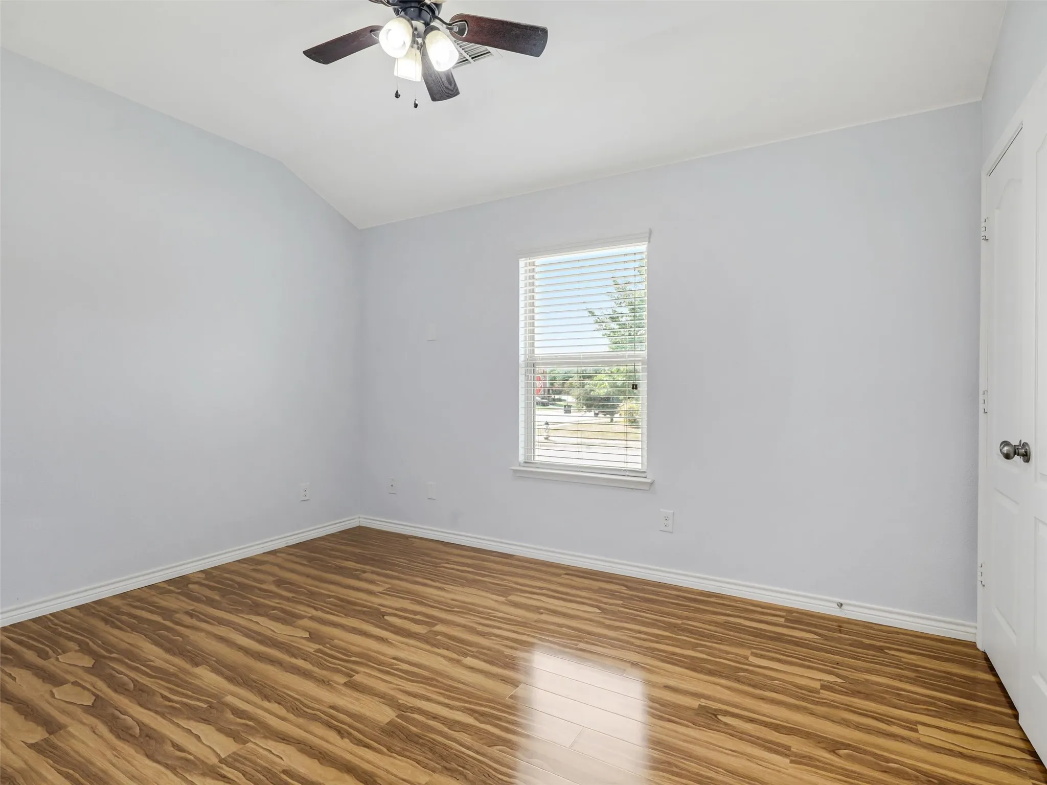 Single Family Residence For Sale in Denton County , 1916 Gayla Creek Drive, Little Elm, Texas 75068, 3 Bedroom, 2 Bathroom, 2 Garage spaces, 2,212 Sqft, built in 2016, mls#21351157, Real Estate Agent in Little Elm, Homes For Sale in Denton county, Homes For Sale in Little Elm, Realtor in Little Elm Texas, Real Estate Brokerage Independent Realty Texas, Luminita Cordes Realtor