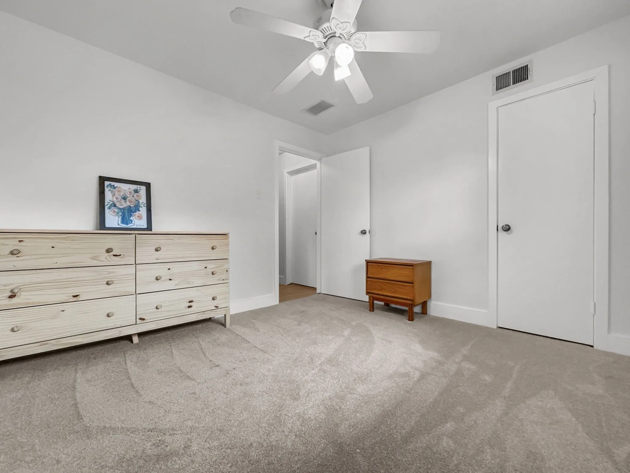 Single Family Residence For Sale in Collin County , 312 Meadowlark Drive, Richardson, Texas 75080, 4 Bedroom, 3 Bathroom, 2 Garage spaces, 2,070 Sqft, built in 1970, mls#21352169, Real Estate Agent in Richardson, Homes For Sale in Collin county, Homes For Sale in Richardson, Realtor in Richardson Texas, Real Estate Brokerage Independent Realty Texas, Luminita Cordes Realtor
