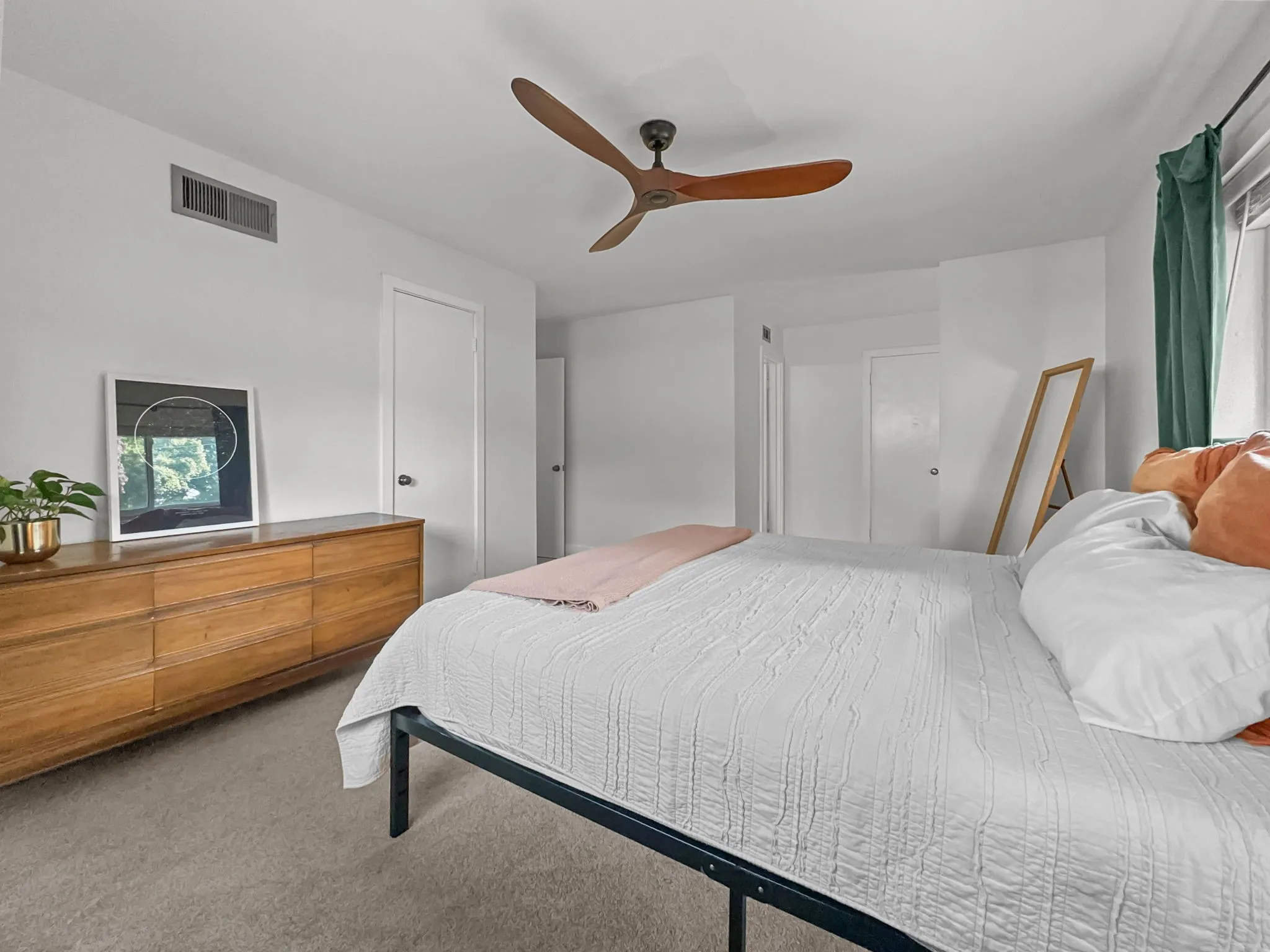 Single Family Residence For Sale in Collin County , 312 Meadowlark Drive, Richardson, Texas 75080, 4 Bedroom, 3 Bathroom, 2 Garage spaces, 2,070 Sqft, built in 1970, mls#21352169, Real Estate Agent in Richardson, Homes For Sale in Collin county, Homes For Sale in Richardson, Realtor in Richardson Texas, Real Estate Brokerage Independent Realty Texas, Luminita Cordes Realtor