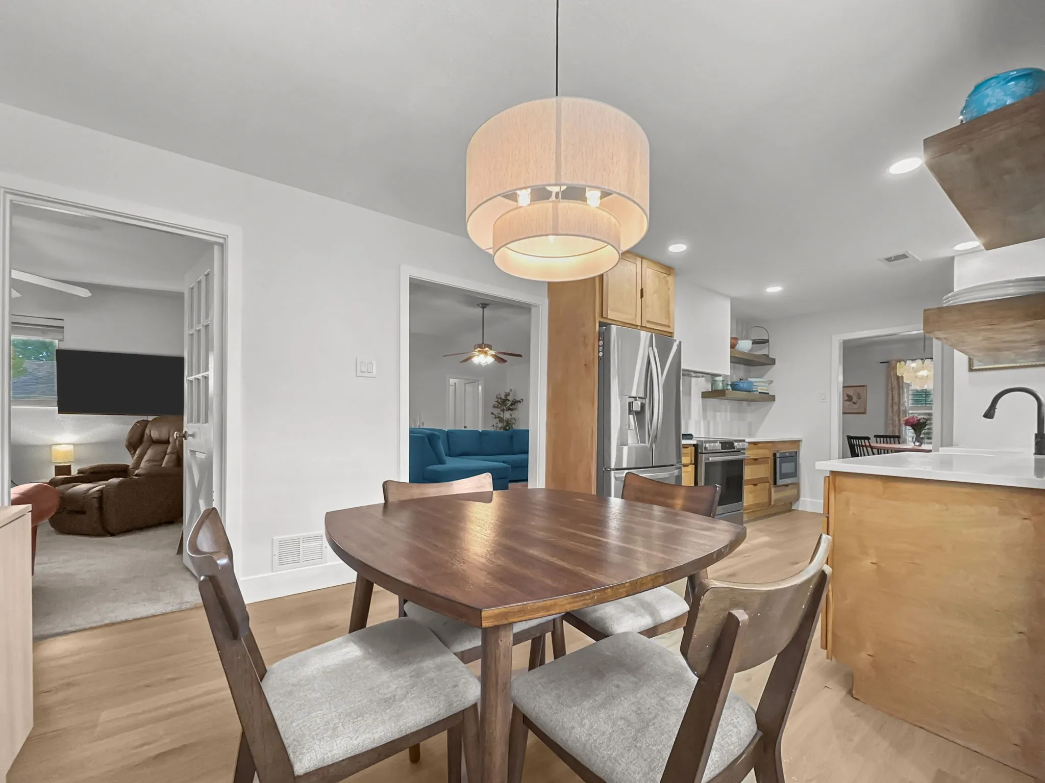 Single Family Residence For Sale in Collin County , 312 Meadowlark Drive, Richardson, Texas 75080, 4 Bedroom, 3 Bathroom, 2 Garage spaces, 2,070 Sqft, built in 1970, mls#21352169, Real Estate Agent in Richardson, Homes For Sale in Collin county, Homes For Sale in Richardson, Realtor in Richardson Texas, Real Estate Brokerage Independent Realty Texas, Luminita Cordes Realtor