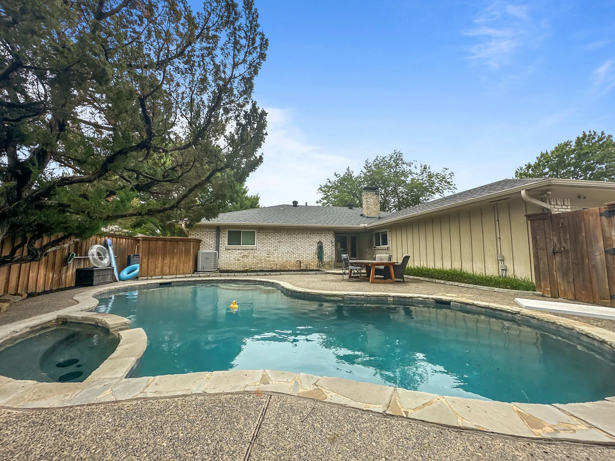 Single Family Residence For Sale in Collin County , 312 Meadowlark Drive, Richardson, Texas 75080, 4 Bedroom, 3 Bathroom, 2 Garage spaces, 2,070 Sqft, built in 1970, mls#21352169, Real Estate Agent in Richardson, Homes For Sale in Collin county, Homes For Sale in Richardson, Realtor in Richardson Texas, Real Estate Brokerage Independent Realty Texas, Luminita Cordes Realtor
