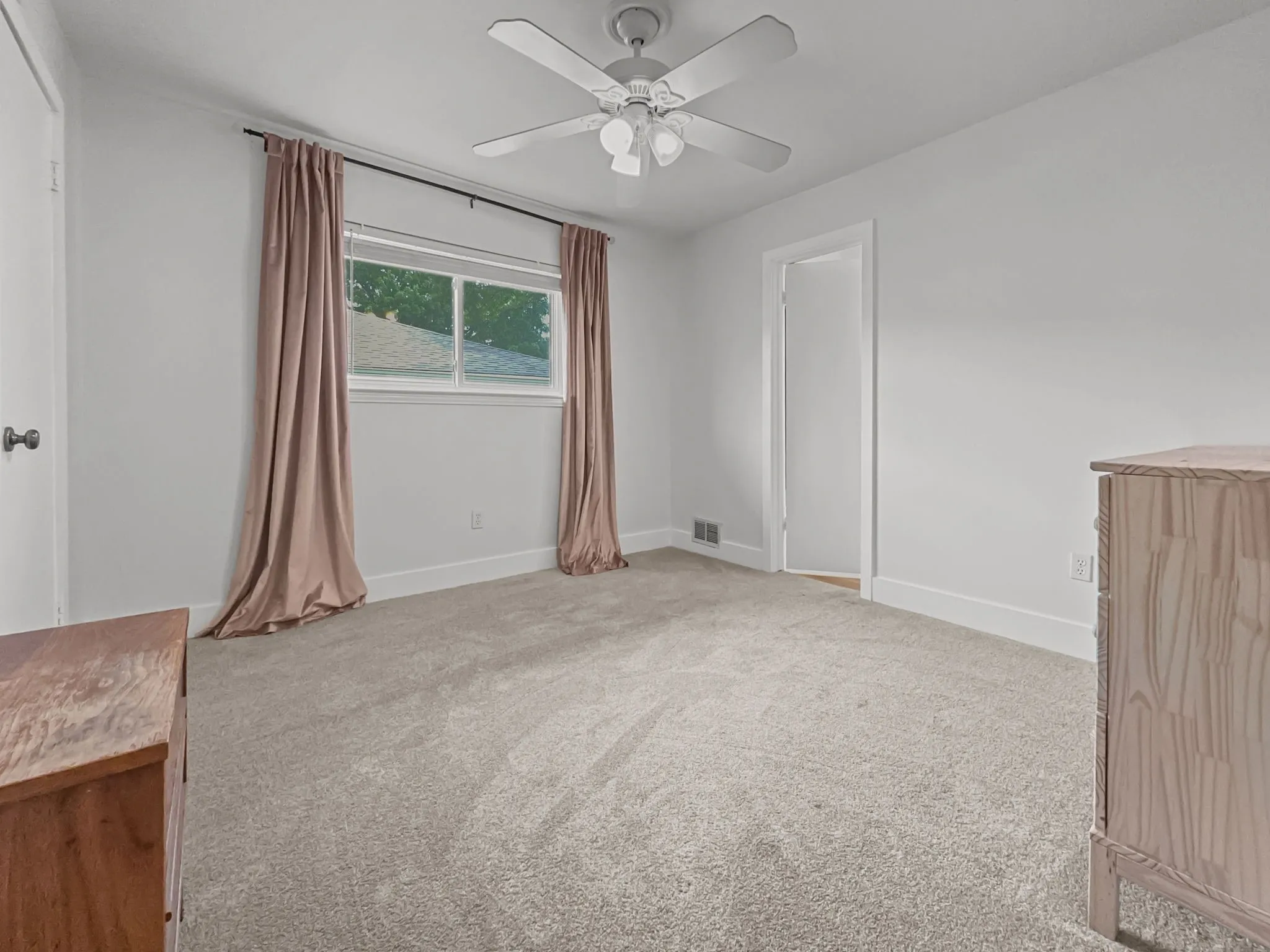 Single Family Residence For Sale in Collin County , 312 Meadowlark Drive, Richardson, Texas 75080, 4 Bedroom, 3 Bathroom, 2 Garage spaces, 2,070 Sqft, built in 1970, mls#21352169, Real Estate Agent in Richardson, Homes For Sale in Collin county, Homes For Sale in Richardson, Realtor in Richardson Texas, Real Estate Brokerage Independent Realty Texas, Luminita Cordes Realtor