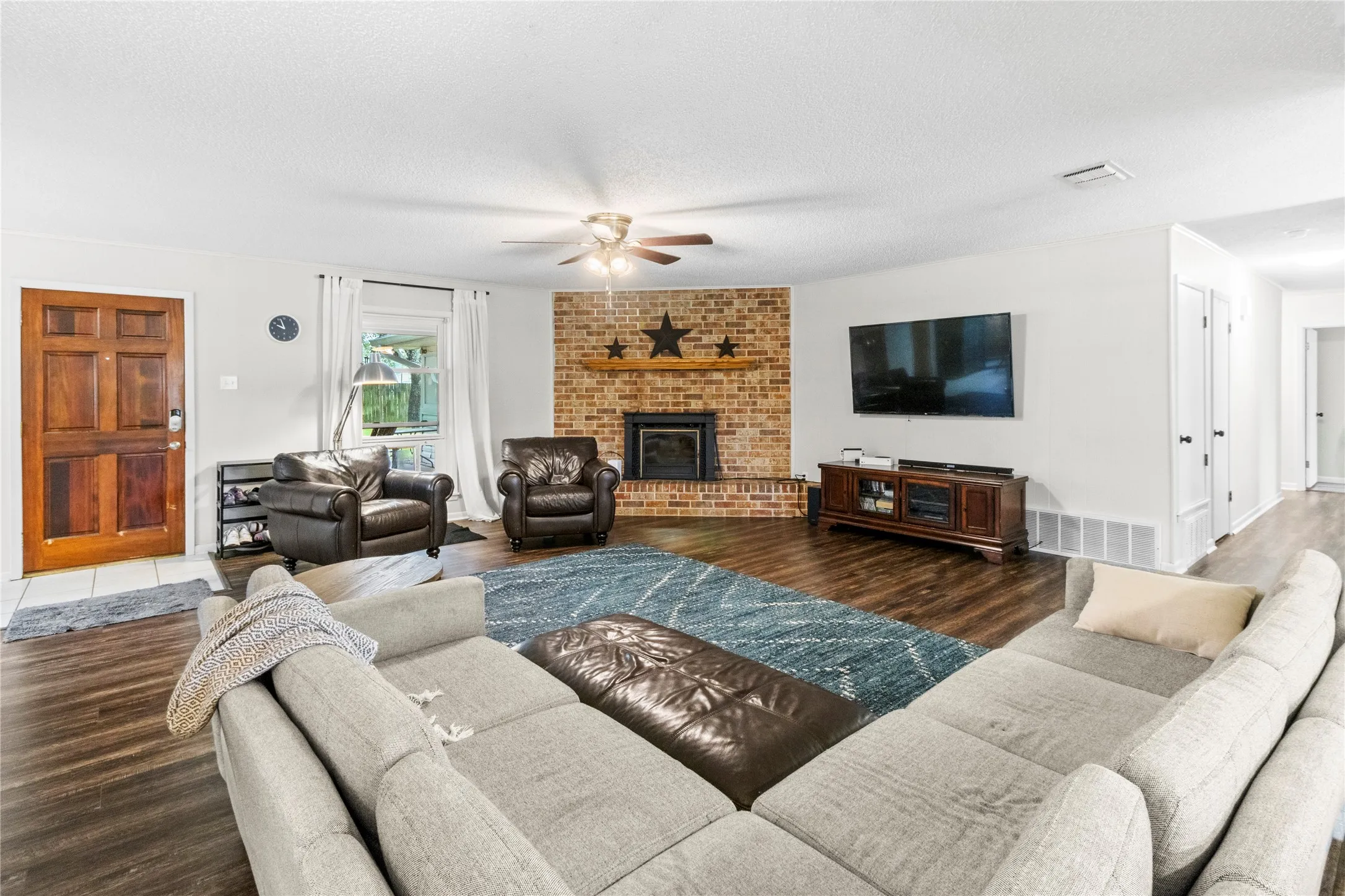 Single Family Residence For Sale in Freestone County , 4 Circle Drive, Teague, Texas 75860, 3 Bedroom, 2 Bathroom, Garage spaces, 2,605 Sqft, built in 1975, mls#21352173, Real Estate Agent in Teague, Homes For Sale in Freestone county, Homes For Sale in Teague, Realtor in Teague Texas, Real Estate Brokerage Independent Realty Texas, Luminita Cordes Realtor