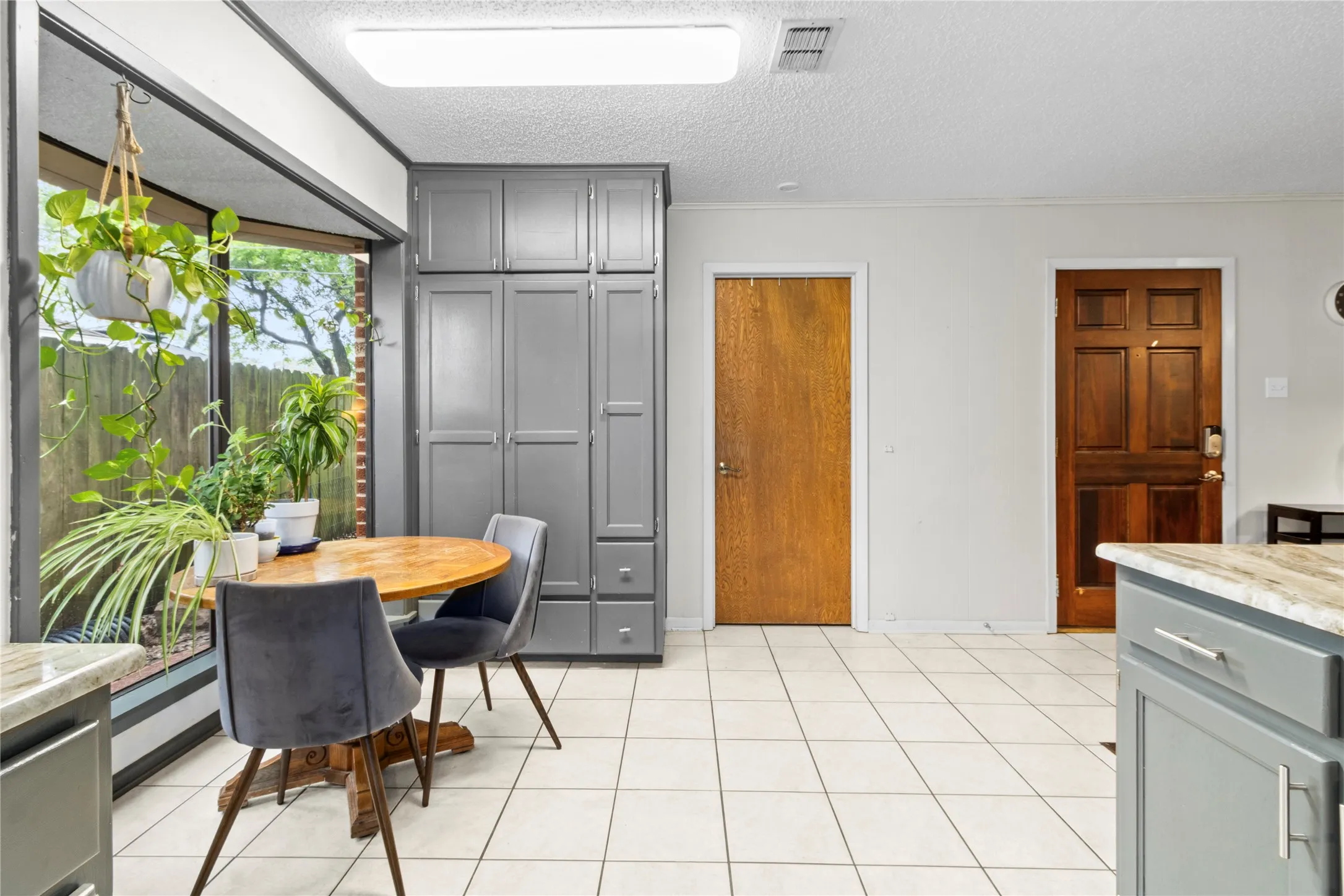 Single Family Residence For Sale in Freestone County , 4 Circle Drive, Teague, Texas 75860, 3 Bedroom, 2 Bathroom, Garage spaces, 2,605 Sqft, built in 1975, mls#21352173, Real Estate Agent in Teague, Homes For Sale in Freestone county, Homes For Sale in Teague, Realtor in Teague Texas, Real Estate Brokerage Independent Realty Texas, Luminita Cordes Realtor