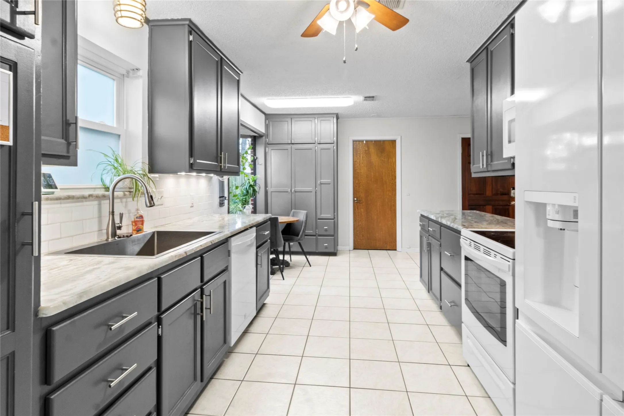 Single Family Residence For Sale in Freestone County , 4 Circle Drive, Teague, Texas 75860, 3 Bedroom, 2 Bathroom, Garage spaces, 2,605 Sqft, built in 1975, mls#21352173, Real Estate Agent in Teague, Homes For Sale in Freestone county, Homes For Sale in Teague, Realtor in Teague Texas, Real Estate Brokerage Independent Realty Texas, Luminita Cordes Realtor