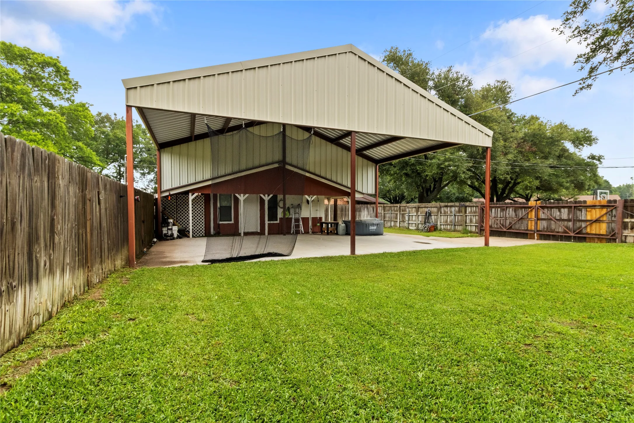 Single Family Residence For Sale in Freestone County , 4 Circle Drive, Teague, Texas 75860, 3 Bedroom, 2 Bathroom, Garage spaces, 2,605 Sqft, built in 1975, mls#21352173, Real Estate Agent in Teague, Homes For Sale in Freestone county, Homes For Sale in Teague, Realtor in Teague Texas, Real Estate Brokerage Independent Realty Texas, Luminita Cordes Realtor