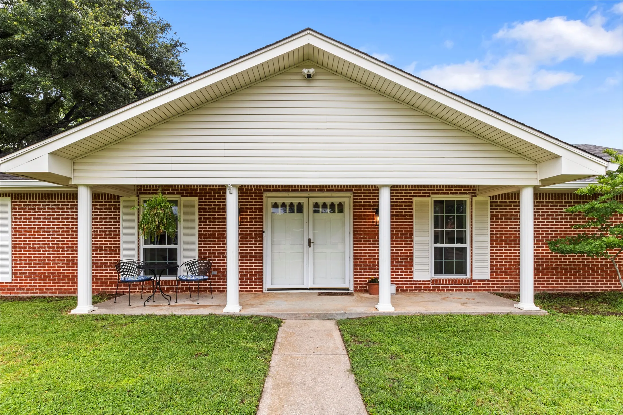 Single Family Residence For Sale in Freestone County , 4 Circle Drive, Teague, Texas 75860, 3 Bedroom, 2 Bathroom, Garage spaces, 2,605 Sqft, built in 1975, mls#21352173, Real Estate Agent in Teague, Homes For Sale in Freestone county, Homes For Sale in Teague, Realtor in Teague Texas, Real Estate Brokerage Independent Realty Texas, Luminita Cordes Realtor