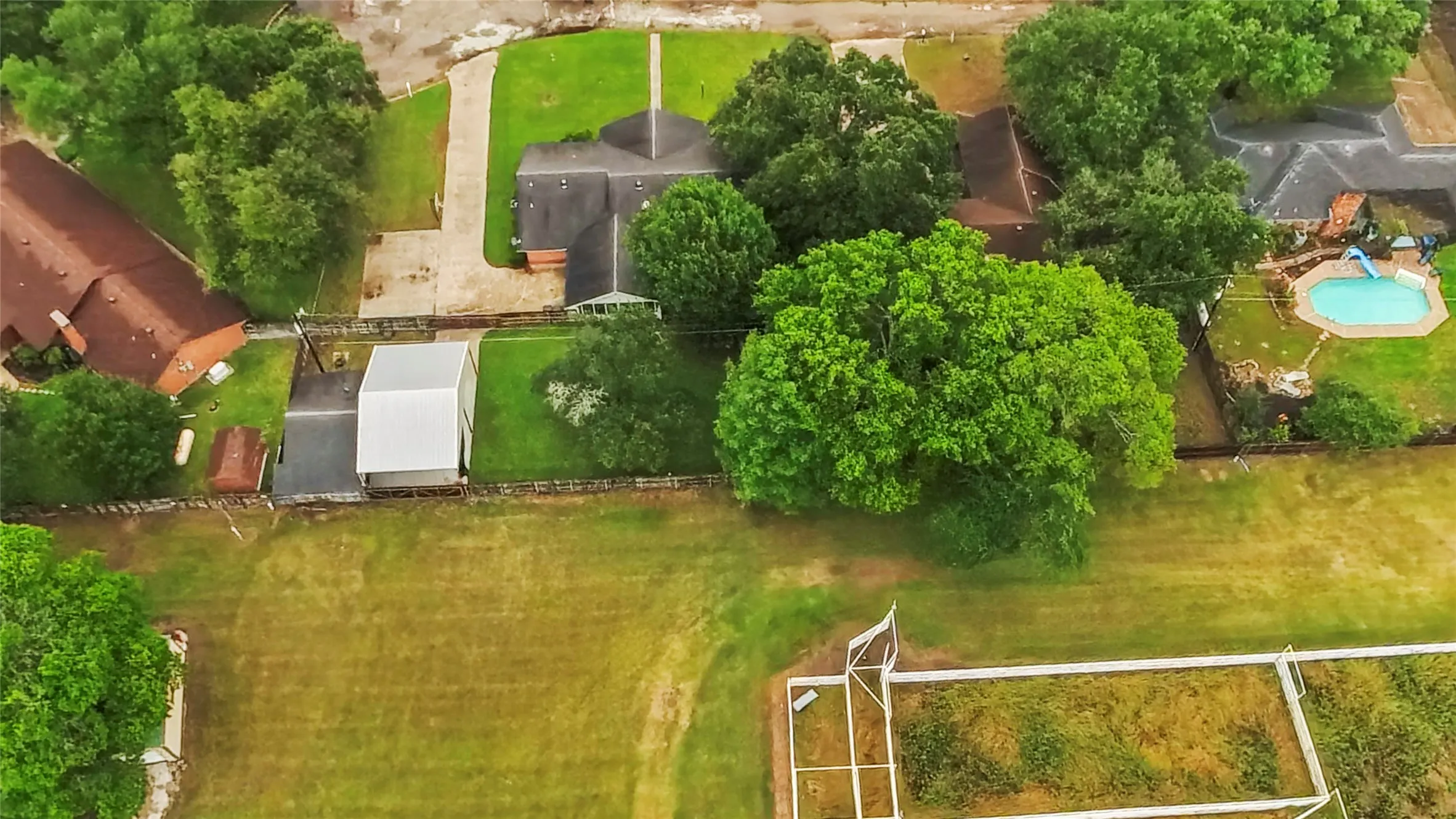 Single Family Residence For Sale in Freestone County , 4 Circle Drive, Teague, Texas 75860, 3 Bedroom, 2 Bathroom, Garage spaces, 2,605 Sqft, built in 1975, mls#21352173, Real Estate Agent in Teague, Homes For Sale in Freestone county, Homes For Sale in Teague, Realtor in Teague Texas, Real Estate Brokerage Independent Realty Texas, Luminita Cordes Realtor
