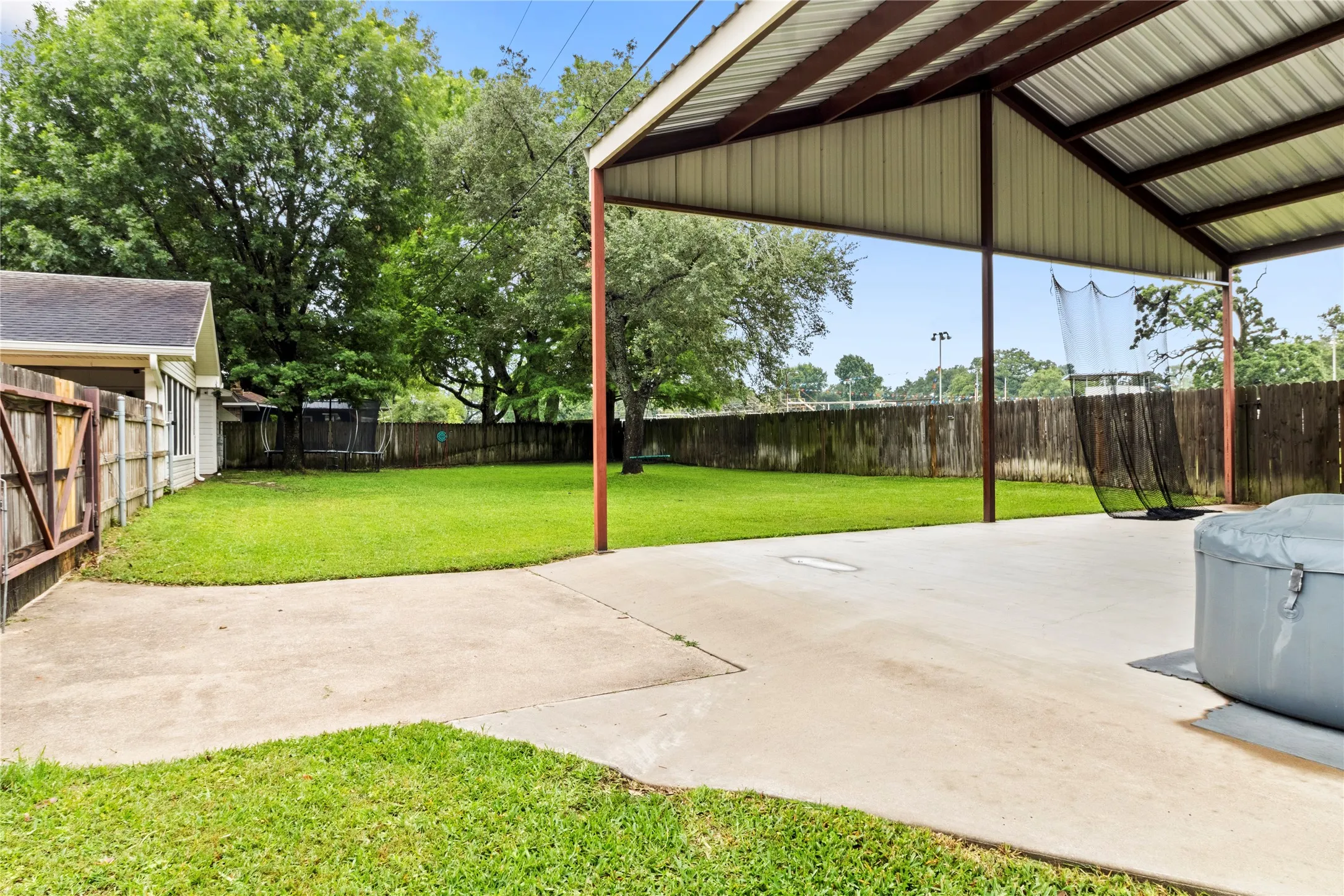 Single Family Residence For Sale in Freestone County , 4 Circle Drive, Teague, Texas 75860, 3 Bedroom, 2 Bathroom, Garage spaces, 2,605 Sqft, built in 1975, mls#21352173, Real Estate Agent in Teague, Homes For Sale in Freestone county, Homes For Sale in Teague, Realtor in Teague Texas, Real Estate Brokerage Independent Realty Texas, Luminita Cordes Realtor