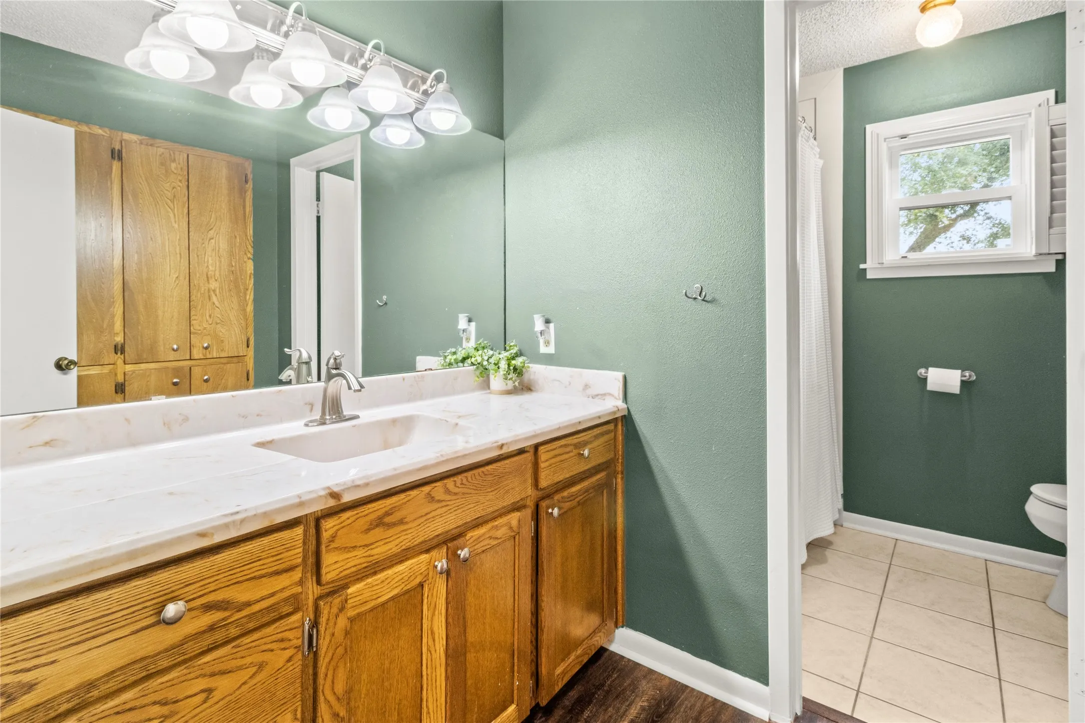 Single Family Residence For Sale in Freestone County , 4 Circle Drive, Teague, Texas 75860, 3 Bedroom, 2 Bathroom, Garage spaces, 2,605 Sqft, built in 1975, mls#21352173, Real Estate Agent in Teague, Homes For Sale in Freestone county, Homes For Sale in Teague, Realtor in Teague Texas, Real Estate Brokerage Independent Realty Texas, Luminita Cordes Realtor