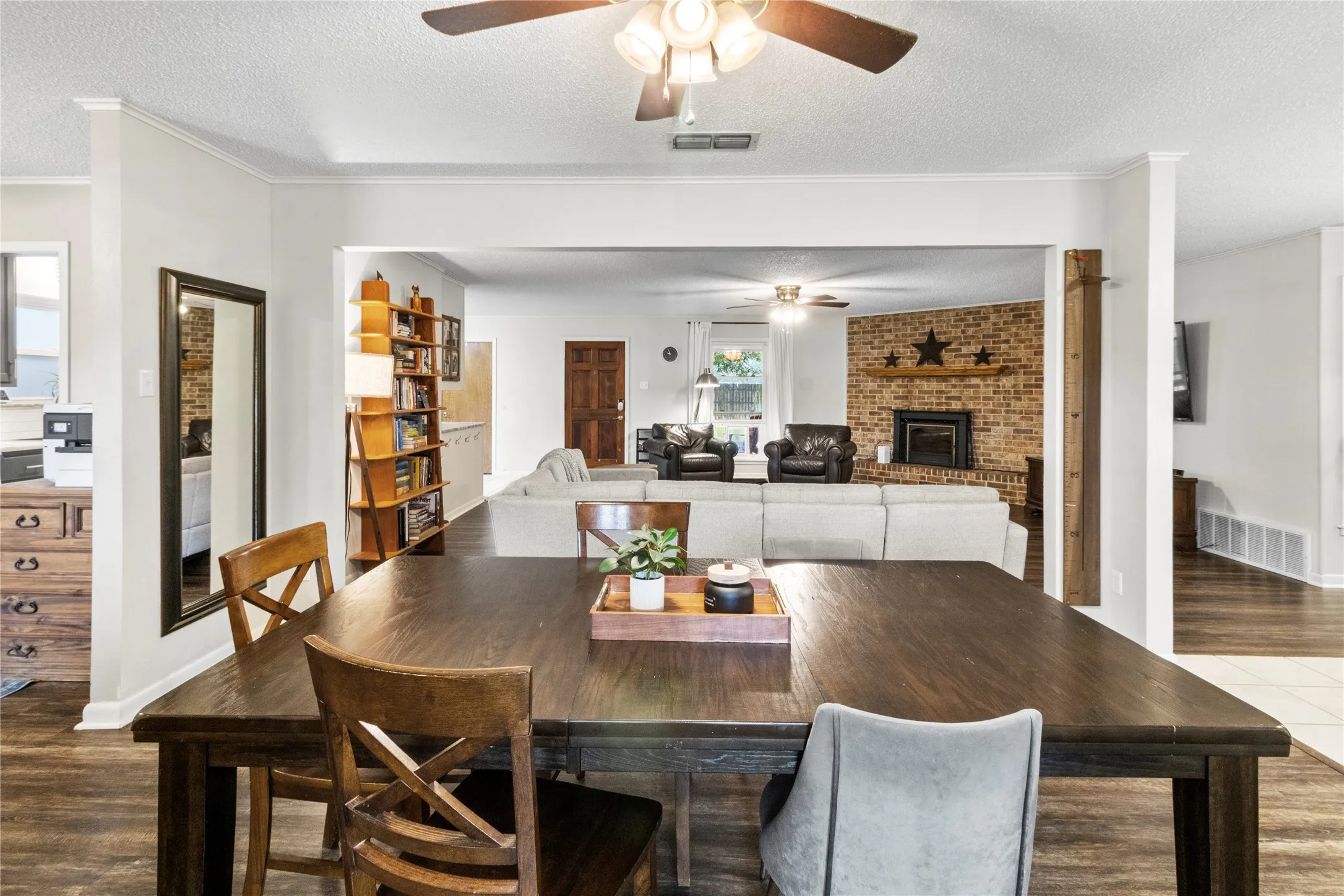 Single Family Residence For Sale in Freestone County , 4 Circle Drive, Teague, Texas 75860, 3 Bedroom, 2 Bathroom, Garage spaces, 2,605 Sqft, built in 1975, mls#21352173, Real Estate Agent in Teague, Homes For Sale in Freestone county, Homes For Sale in Teague, Realtor in Teague Texas, Real Estate Brokerage Independent Realty Texas, Luminita Cordes Realtor