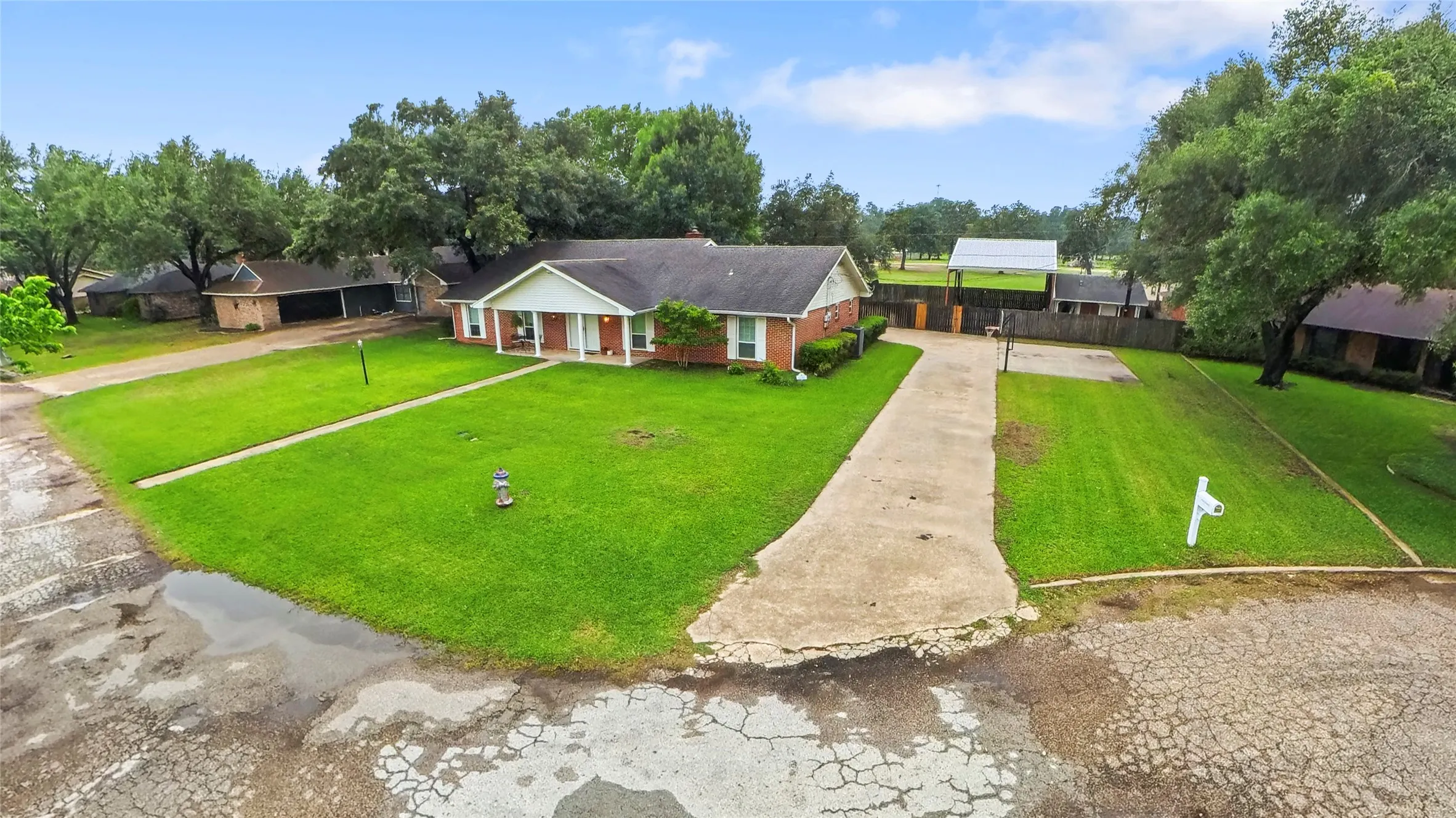 Single Family Residence For Sale in Freestone County , 4 Circle Drive, Teague, Texas 75860, 3 Bedroom, 2 Bathroom, Garage spaces, 2,605 Sqft, built in 1975, mls#21352173, Real Estate Agent in Teague, Homes For Sale in Freestone county, Homes For Sale in Teague, Realtor in Teague Texas, Real Estate Brokerage Independent Realty Texas, Luminita Cordes Realtor