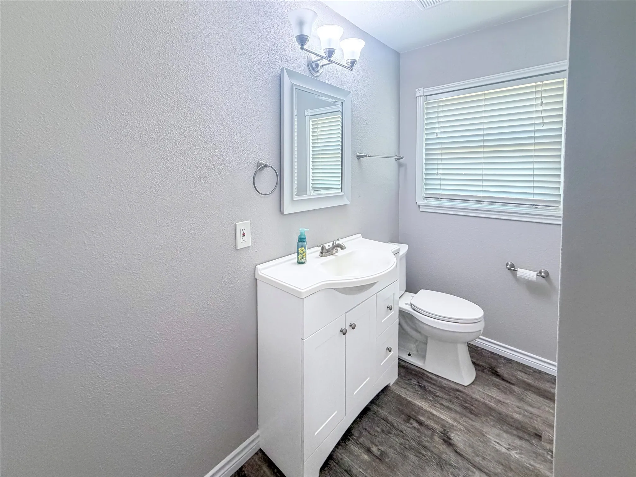 Single Family Residence For Sale in Grayson County , 2117 N Hickory Street, Sherman, Texas 75092, 3 Bedroom, 1 Bathroom, Garage spaces, 1,248 Sqft, built in 1954, mls#21337800, Real Estate Agent in Sherman, Homes For Sale in Grayson county, Homes For Sale in Sherman, Realtor in Sherman Texas, Real Estate Brokerage Independent Realty Texas, Luminita Cordes Realtor
