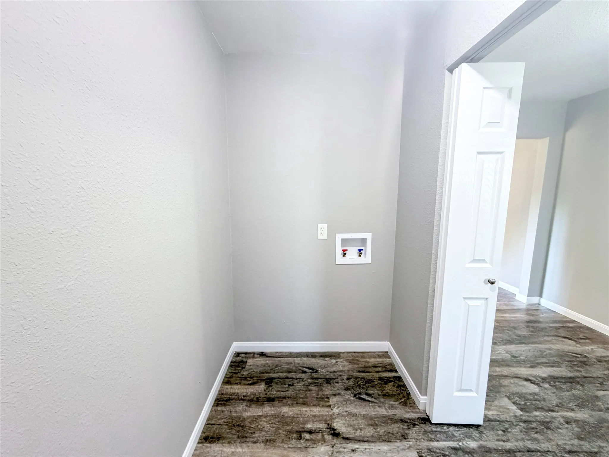Single Family Residence For Sale in Grayson County , 2117 N Hickory Street, Sherman, Texas 75092, 3 Bedroom, 1 Bathroom, Garage spaces, 1,248 Sqft, built in 1954, mls#21337800, Real Estate Agent in Sherman, Homes For Sale in Grayson county, Homes For Sale in Sherman, Realtor in Sherman Texas, Real Estate Brokerage Independent Realty Texas, Luminita Cordes Realtor