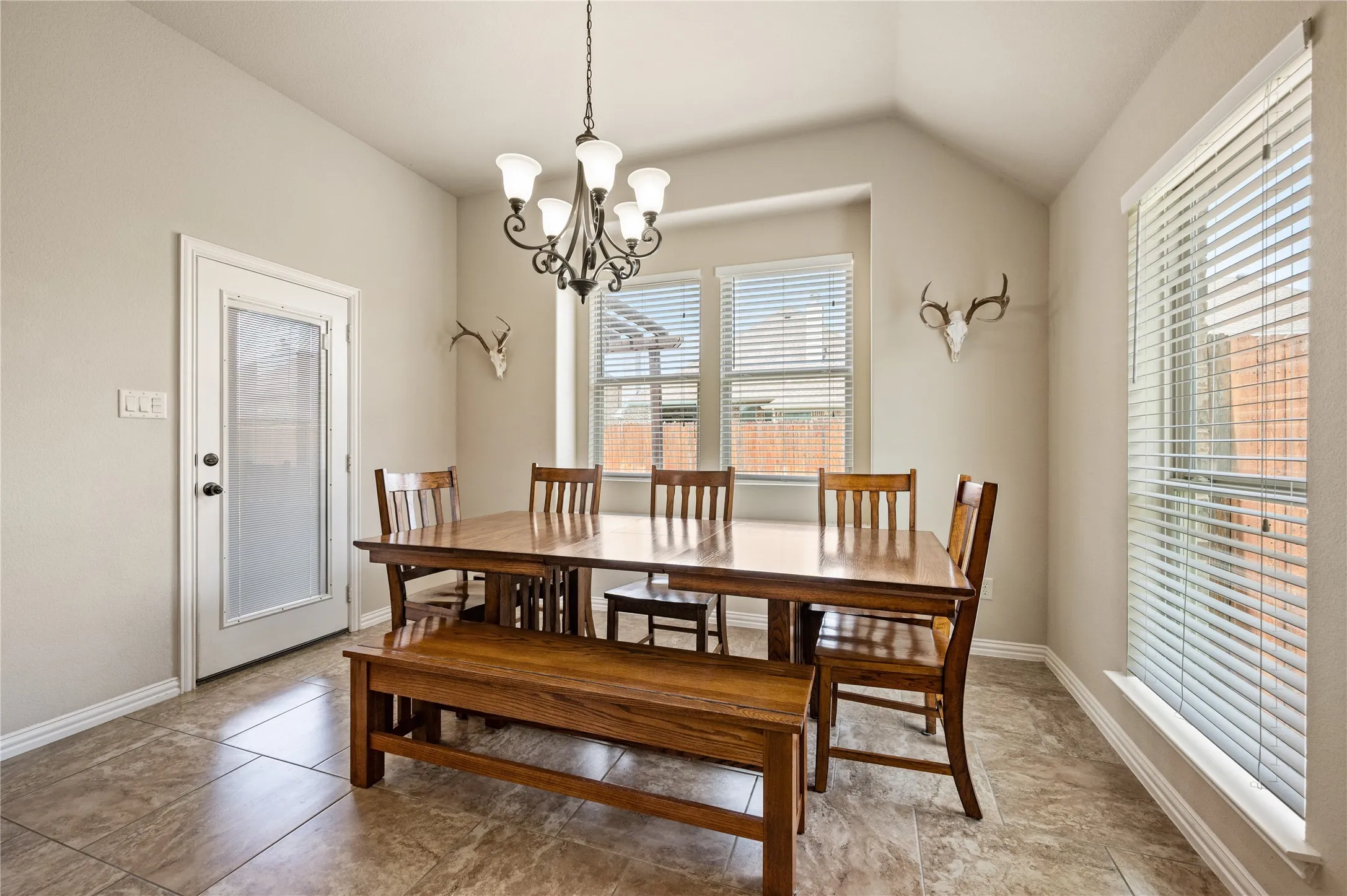 Single Family Residence For Sale in Parker County , 116 Camouflage Circle, Willow Park, Texas 76008, 4 Bedroom, 2 Bathroom, 2 Garage spaces, 2,136 Sqft, built in 2014, mls#21351770, Real Estate Agent in Willow Park, Homes For Sale in Parker county, Homes For Sale in Willow Park, Realtor in Willow Park Texas, Real Estate Brokerage Independent Realty Texas, Luminita Cordes Realtor