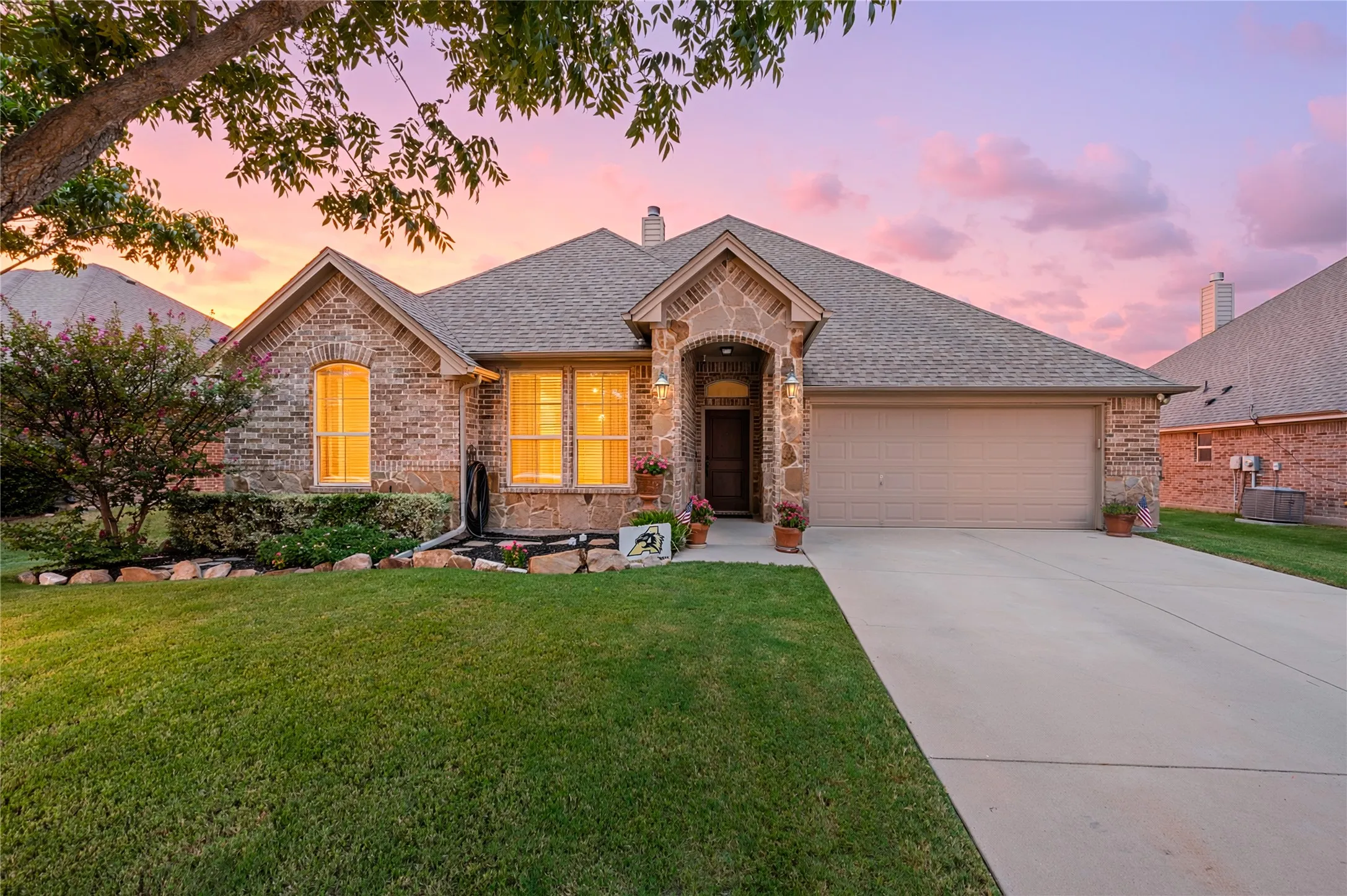 Single Family Residence For Sale in Parker County , 116 Camouflage Circle, Willow Park, Texas 76008, 4 Bedroom, 2 Bathroom, 2 Garage spaces, 2,136 Sqft, built in 2014, mls#21351770, Real Estate Agent in Willow Park, Homes For Sale in Parker county, Homes For Sale in Willow Park, Realtor in Willow Park Texas, Real Estate Brokerage Independent Realty Texas, Luminita Cordes Realtor