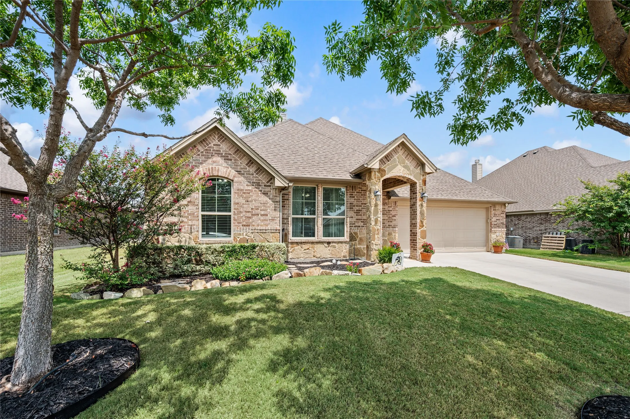 Single Family Residence For Sale in Parker County , 116 Camouflage Circle, Willow Park, Texas 76008, 4 Bedroom, 2 Bathroom, 2 Garage spaces, 2,136 Sqft, built in 2014, mls#21351770, Real Estate Agent in Willow Park, Homes For Sale in Parker county, Homes For Sale in Willow Park, Realtor in Willow Park Texas, Real Estate Brokerage Independent Realty Texas, Luminita Cordes Realtor