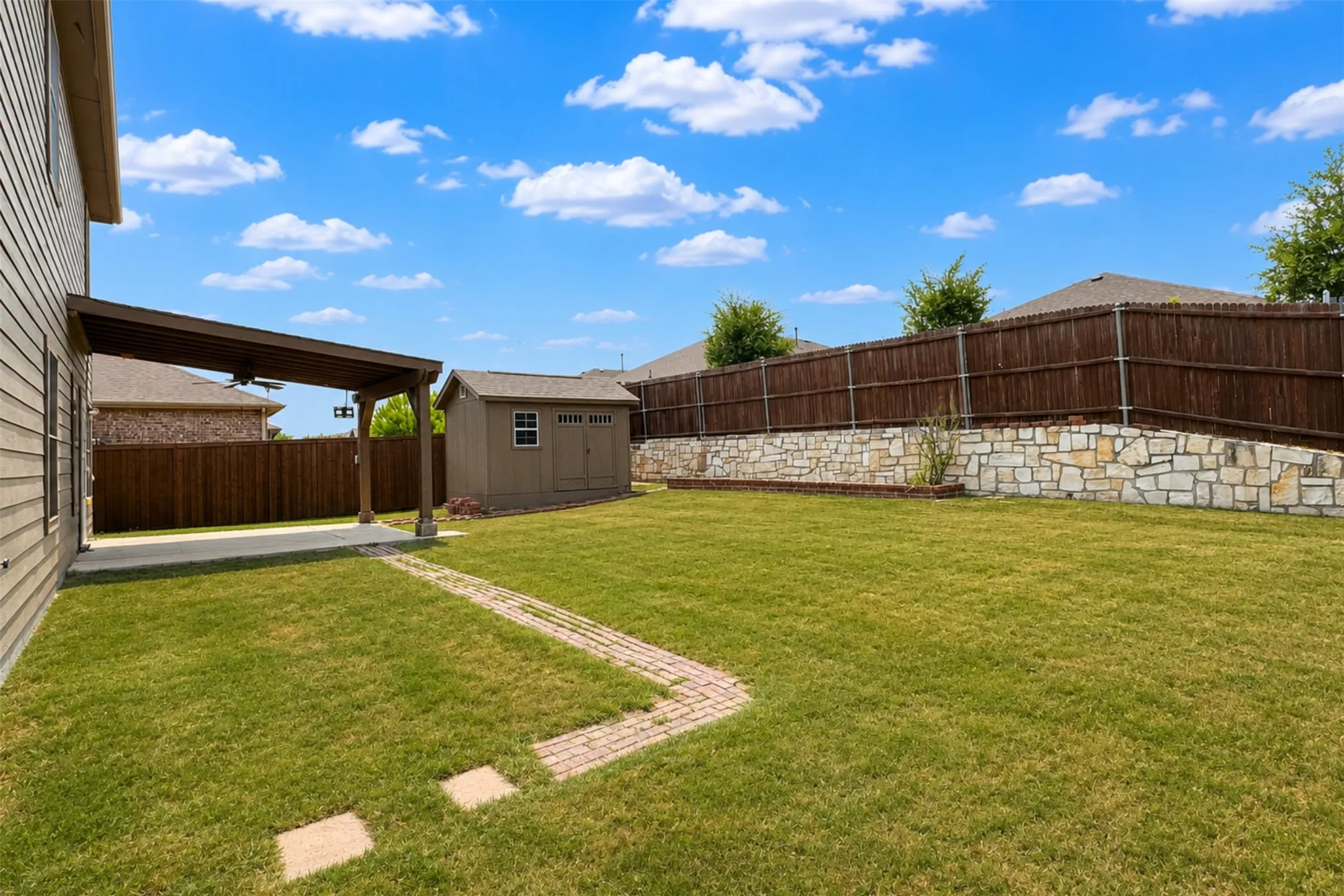Great Backyard Space!