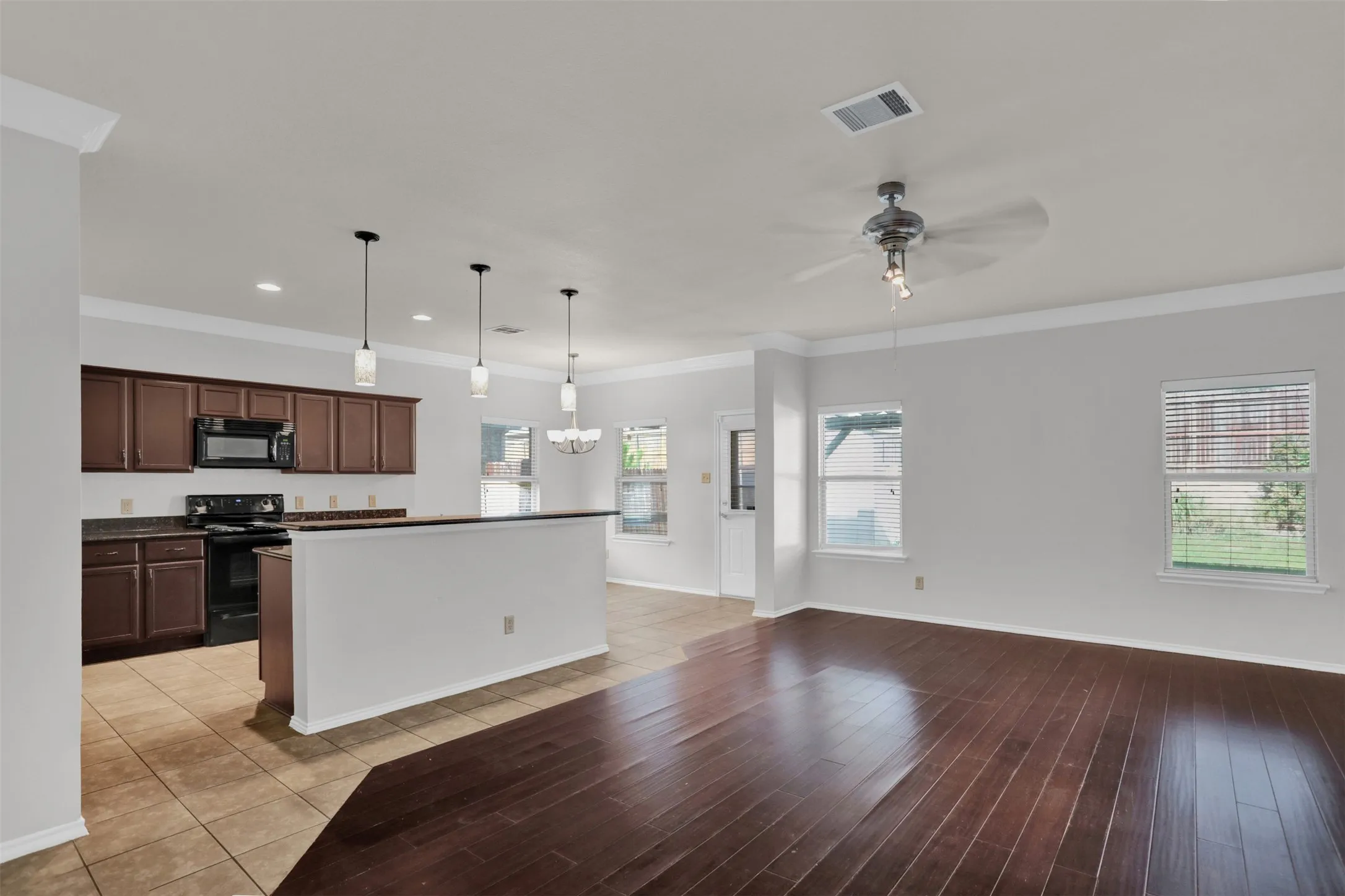 Single Family Residence For Rent in Collin County , 2138 Meadow View Drive, Princeton, Texas 75407, 5 Bedroom, 3 Bathroom, 2 Garage spaces, 2,586 Sqft, built in 2014, mls#21352182, Real Estate Agent in Princeton, Homes For Rent in Collin county, Homes For Rent in Princeton, Realtor in Princeton Texas, Real Estate Brokerage Independent Realty Texas, Luminita Cordes Realtor