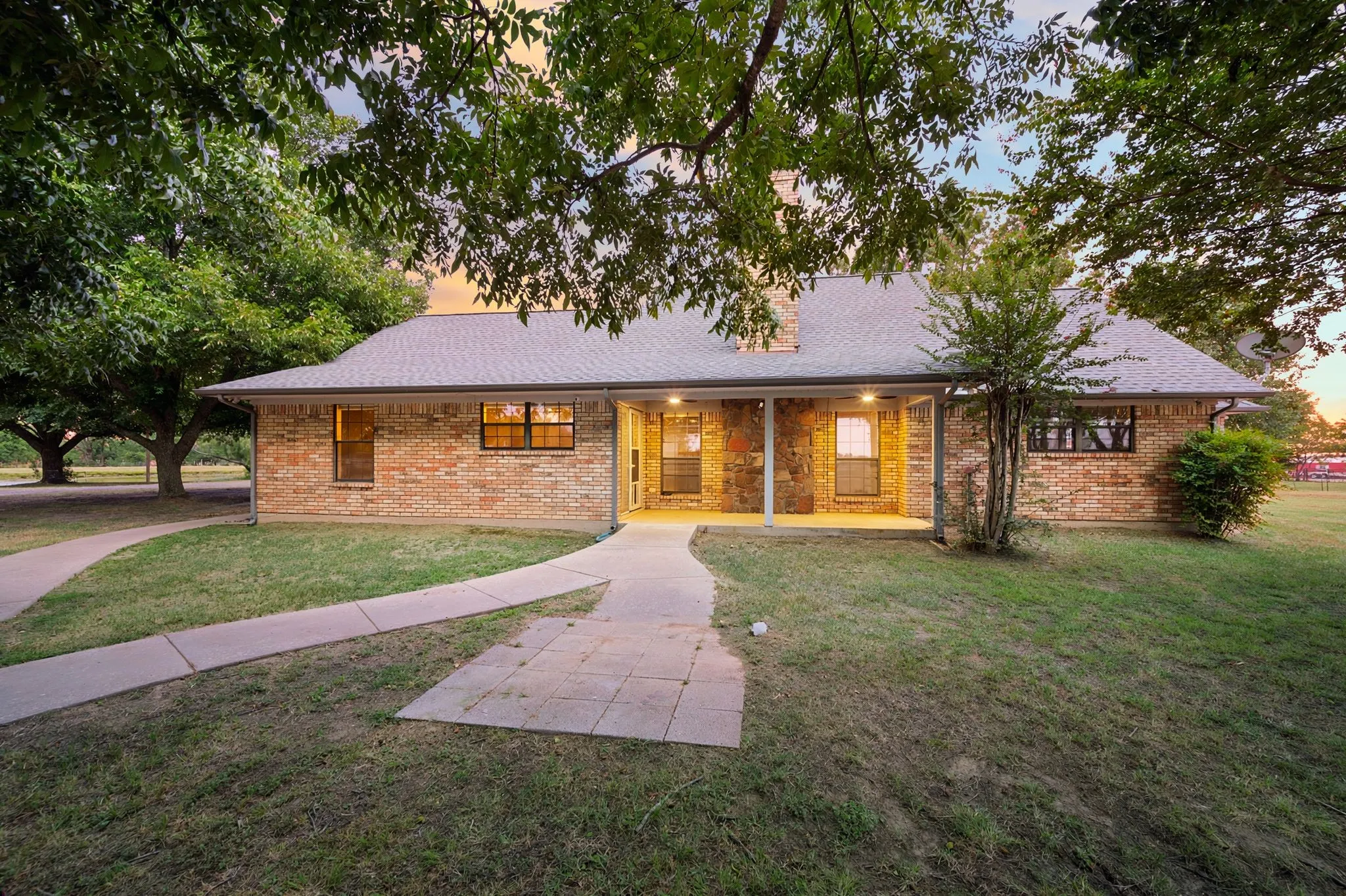 Single Family Residence For Sale in Van Zandt County , 812 VZ COUNTY ROAD 3424, Wills Point, Texas 75169, 3 Bedroom, 2 Bathroom, 2 Garage spaces, 1,838 Sqft, built in 1997, mls#21349026, Real Estate Agent in Wills Point, Homes For Sale in Van Zandt county, Homes For Sale in Wills Point, Realtor in Wills Point Texas, Real Estate Brokerage Independent Realty Texas, Luminita Cordes Realtor