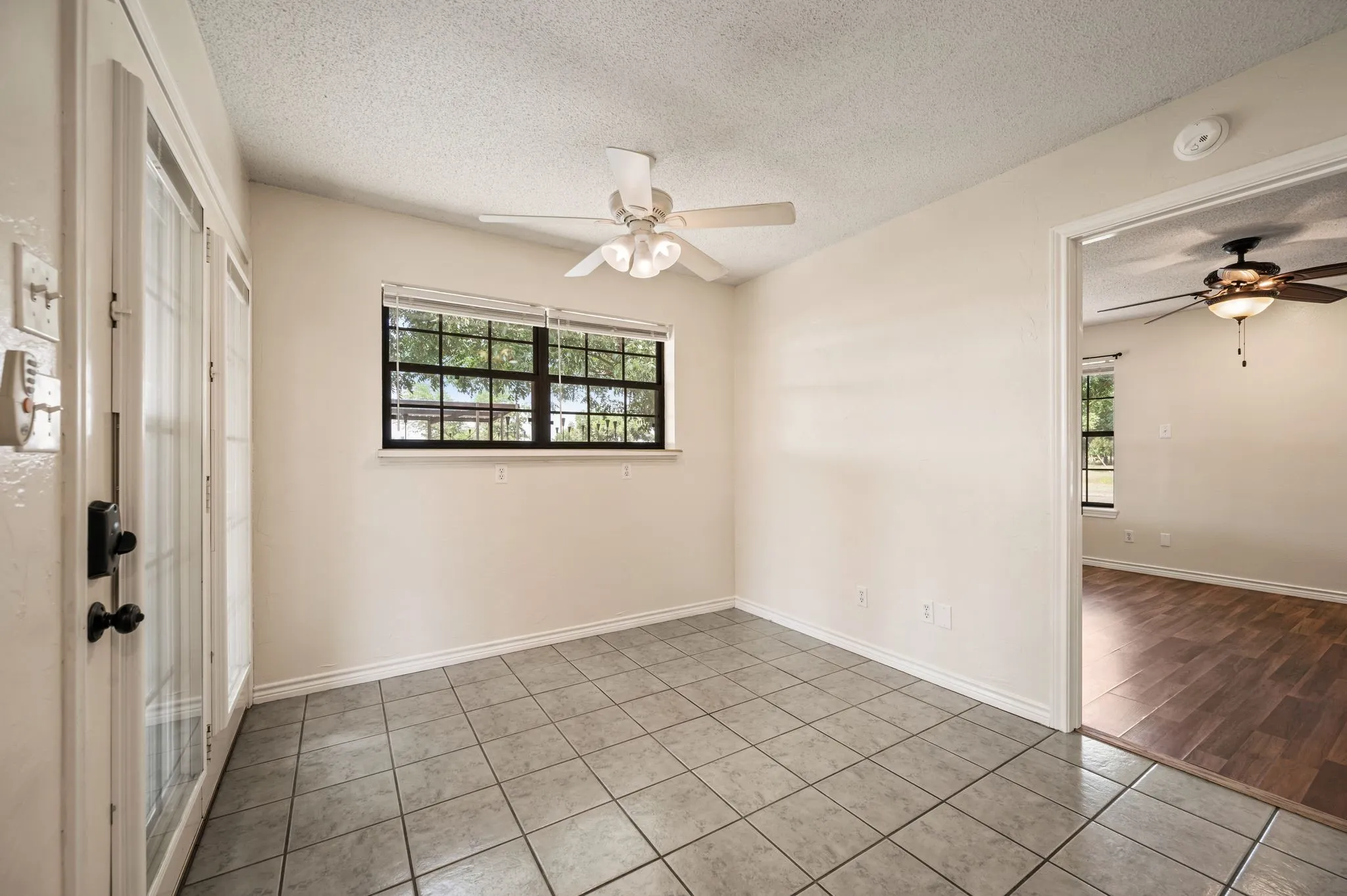 Single Family Residence For Sale in Van Zandt County , 812 VZ COUNTY ROAD 3424, Wills Point, Texas 75169, 3 Bedroom, 2 Bathroom, 2 Garage spaces, 1,838 Sqft, built in 1997, mls#21349026, Real Estate Agent in Wills Point, Homes For Sale in Van Zandt county, Homes For Sale in Wills Point, Realtor in Wills Point Texas, Real Estate Brokerage Independent Realty Texas, Luminita Cordes Realtor