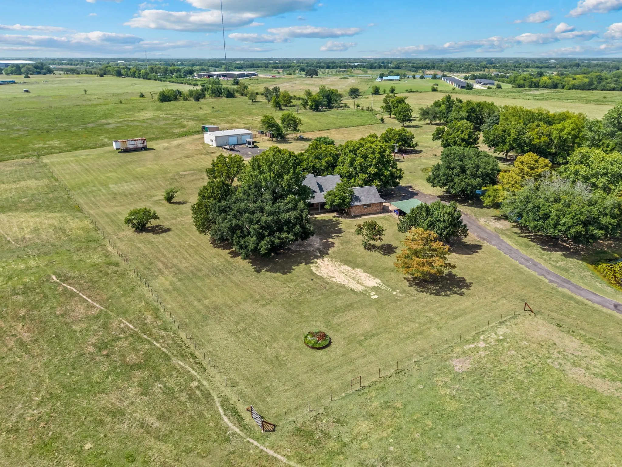 Single Family Residence For Sale in Van Zandt County , 812 VZ COUNTY ROAD 3424, Wills Point, Texas 75169, 3 Bedroom, 2 Bathroom, 2 Garage spaces, 1,838 Sqft, built in 1997, mls#21349026, Real Estate Agent in Wills Point, Homes For Sale in Van Zandt county, Homes For Sale in Wills Point, Realtor in Wills Point Texas, Real Estate Brokerage Independent Realty Texas, Luminita Cordes Realtor