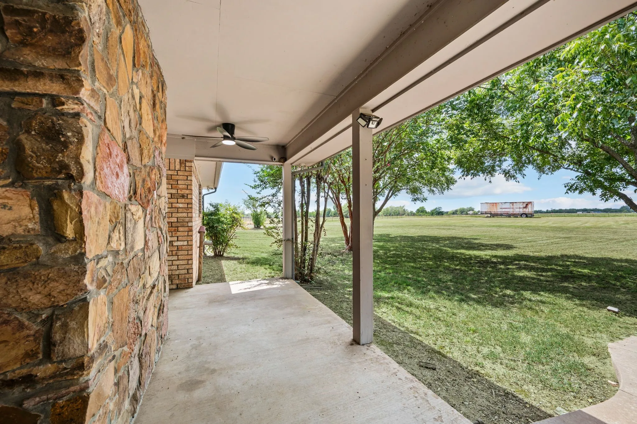 Single Family Residence For Sale in Van Zandt County , 812 VZ COUNTY ROAD 3424, Wills Point, Texas 75169, 3 Bedroom, 2 Bathroom, 2 Garage spaces, 1,838 Sqft, built in 1997, mls#21349026, Real Estate Agent in Wills Point, Homes For Sale in Van Zandt county, Homes For Sale in Wills Point, Realtor in Wills Point Texas, Real Estate Brokerage Independent Realty Texas, Luminita Cordes Realtor