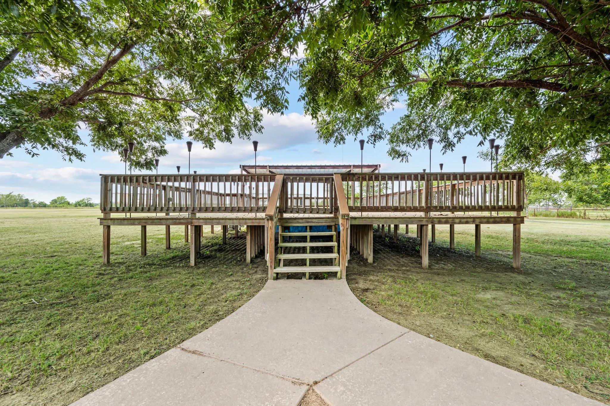 Single Family Residence For Sale in Van Zandt County , 812 VZ COUNTY ROAD 3424, Wills Point, Texas 75169, 3 Bedroom, 2 Bathroom, 2 Garage spaces, 1,838 Sqft, built in 1997, mls#21349026, Real Estate Agent in Wills Point, Homes For Sale in Van Zandt county, Homes For Sale in Wills Point, Realtor in Wills Point Texas, Real Estate Brokerage Independent Realty Texas, Luminita Cordes Realtor