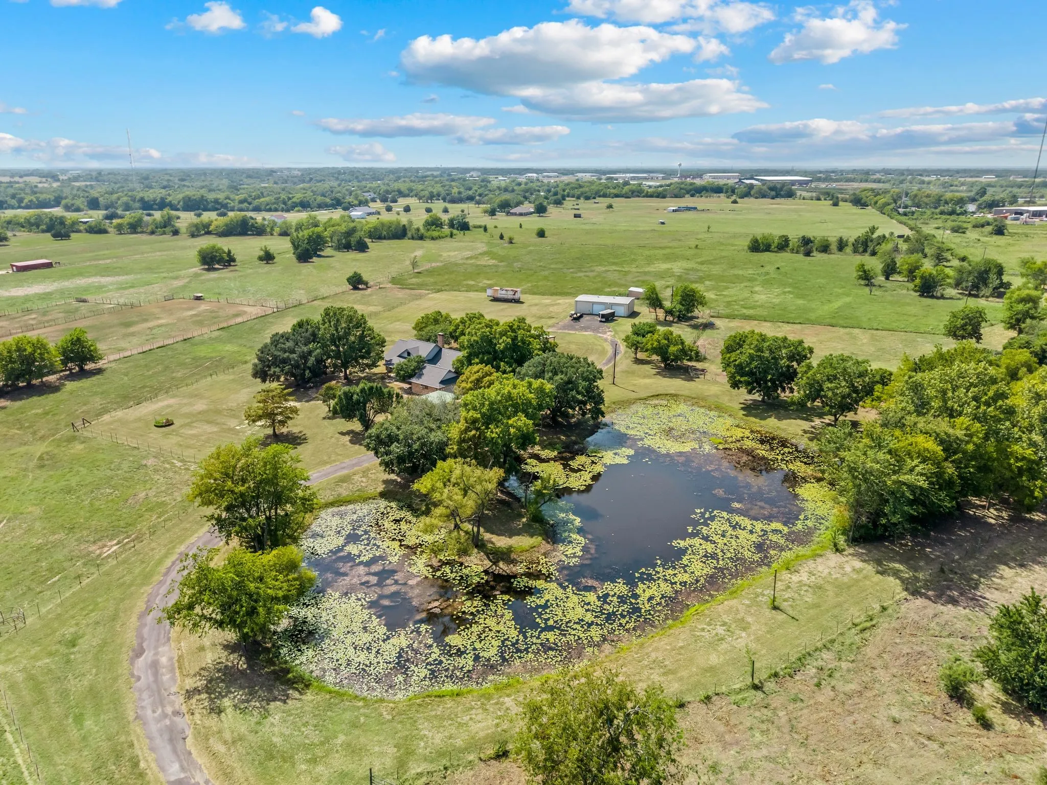 Single Family Residence For Sale in Van Zandt County , 812 VZ COUNTY ROAD 3424, Wills Point, Texas 75169, 3 Bedroom, 2 Bathroom, 2 Garage spaces, 1,838 Sqft, built in 1997, mls#21349026, Real Estate Agent in Wills Point, Homes For Sale in Van Zandt county, Homes For Sale in Wills Point, Realtor in Wills Point Texas, Real Estate Brokerage Independent Realty Texas, Luminita Cordes Realtor