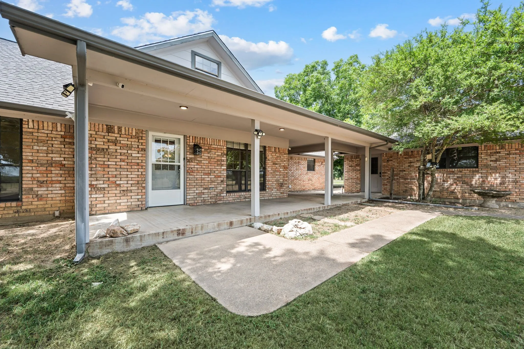 Single Family Residence For Sale in Van Zandt County , 812 VZ COUNTY ROAD 3424, Wills Point, Texas 75169, 3 Bedroom, 2 Bathroom, 2 Garage spaces, 1,838 Sqft, built in 1997, mls#21349026, Real Estate Agent in Wills Point, Homes For Sale in Van Zandt county, Homes For Sale in Wills Point, Realtor in Wills Point Texas, Real Estate Brokerage Independent Realty Texas, Luminita Cordes Realtor