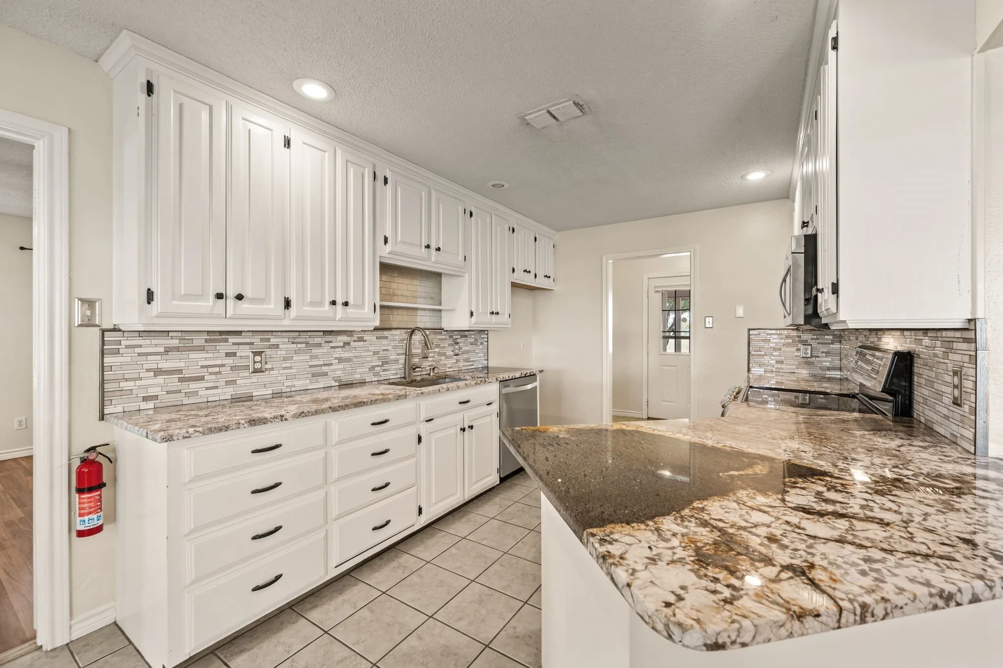 Single Family Residence For Sale in Van Zandt County , 812 VZ COUNTY ROAD 3424, Wills Point, Texas 75169, 3 Bedroom, 2 Bathroom, 2 Garage spaces, 1,838 Sqft, built in 1997, mls#21349026, Real Estate Agent in Wills Point, Homes For Sale in Van Zandt county, Homes For Sale in Wills Point, Realtor in Wills Point Texas, Real Estate Brokerage Independent Realty Texas, Luminita Cordes Realtor