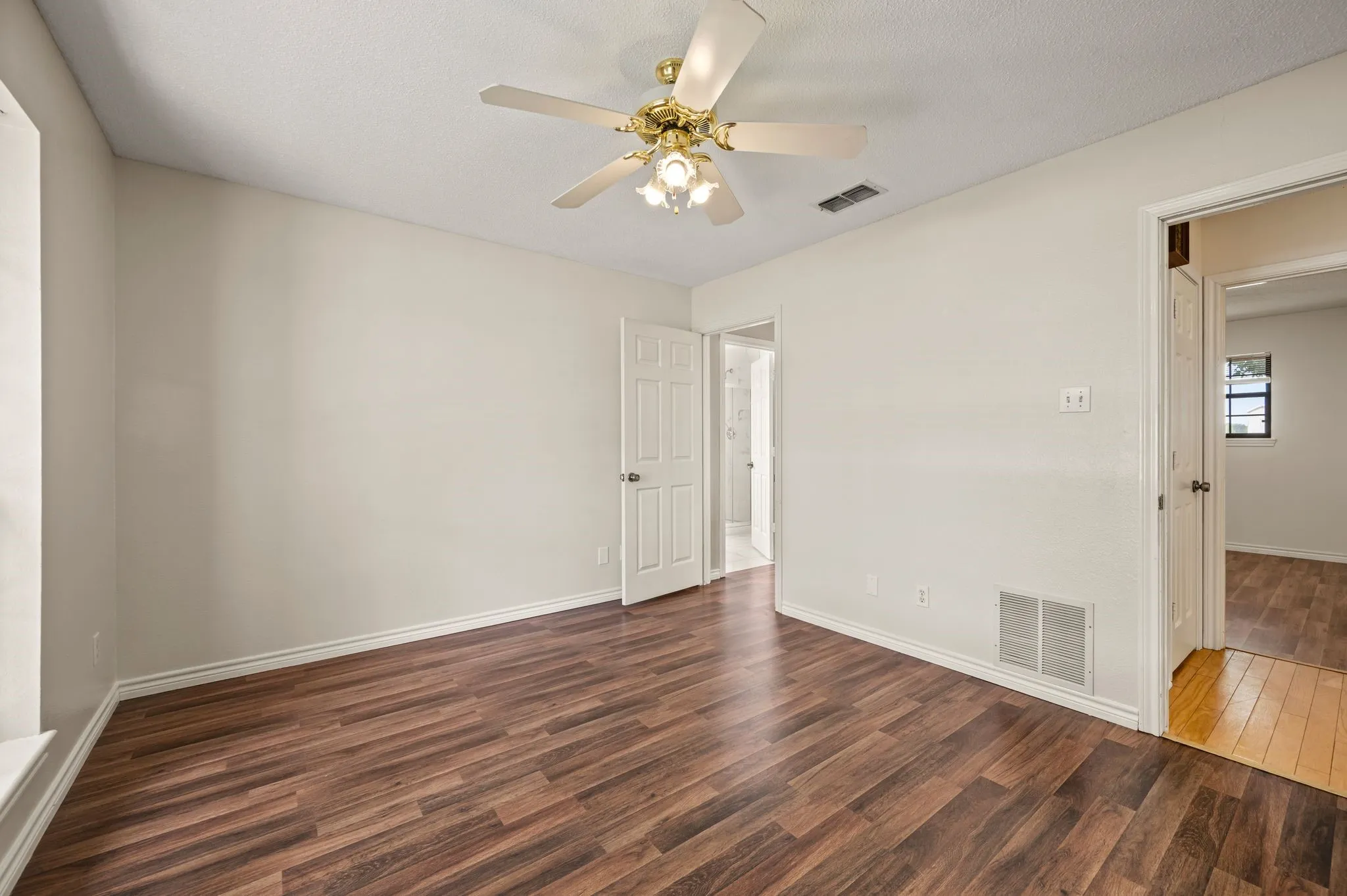 Single Family Residence For Sale in Van Zandt County , 812 VZ COUNTY ROAD 3424, Wills Point, Texas 75169, 3 Bedroom, 2 Bathroom, 2 Garage spaces, 1,838 Sqft, built in 1997, mls#21349026, Real Estate Agent in Wills Point, Homes For Sale in Van Zandt county, Homes For Sale in Wills Point, Realtor in Wills Point Texas, Real Estate Brokerage Independent Realty Texas, Luminita Cordes Realtor