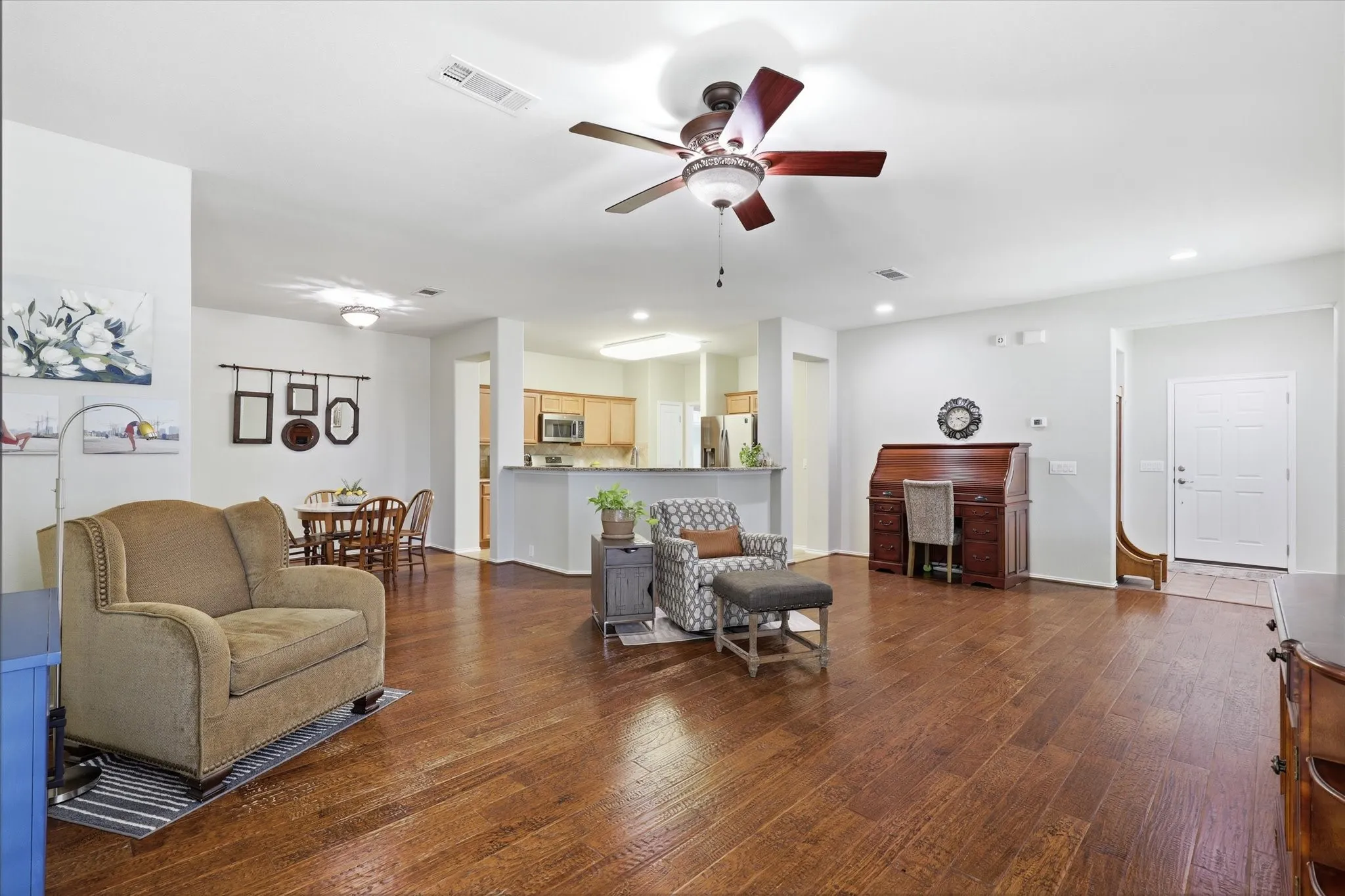 Single Family Residence For Sale in Denton County , 7994 Palmer Court, Frisco, Texas 75036, 2 Bedroom, 2 Bathroom, 2 Garage spaces, 1,442 Sqft, built in 2007, mls#21348750, Real Estate Agent in Frisco, Homes For Sale in Denton county, Homes For Sale in Frisco, Realtor in Frisco Texas, Real Estate Brokerage Independent Realty Texas, Luminita Cordes Realtor