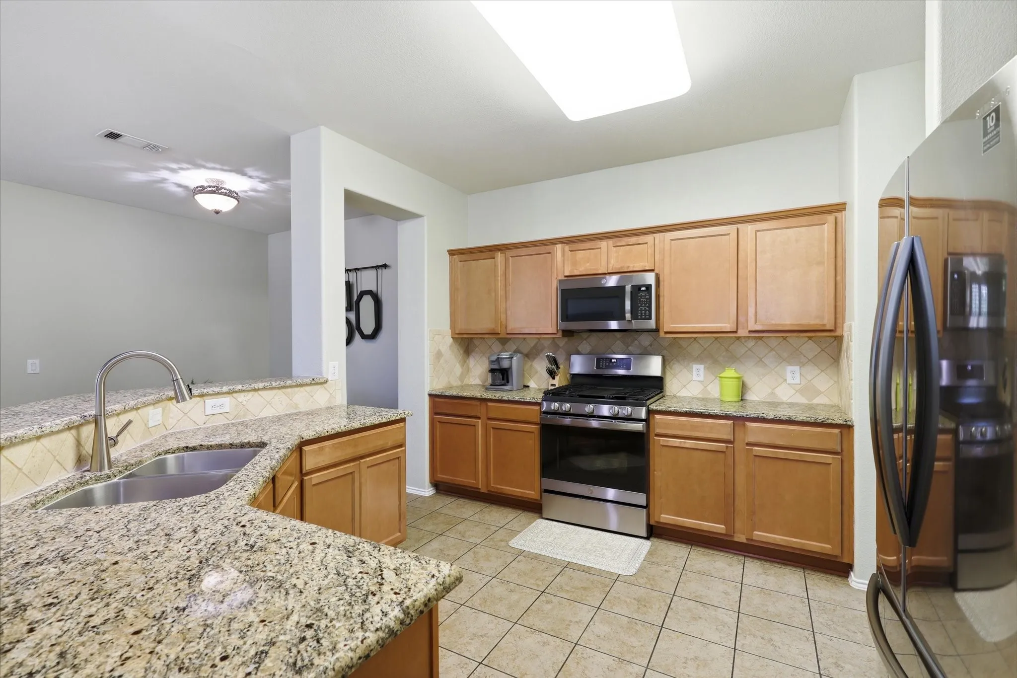 Single Family Residence For Sale in Denton County , 7994 Palmer Court, Frisco, Texas 75036, 2 Bedroom, 2 Bathroom, 2 Garage spaces, 1,442 Sqft, built in 2007, mls#21348750, Real Estate Agent in Frisco, Homes For Sale in Denton county, Homes For Sale in Frisco, Realtor in Frisco Texas, Real Estate Brokerage Independent Realty Texas, Luminita Cordes Realtor