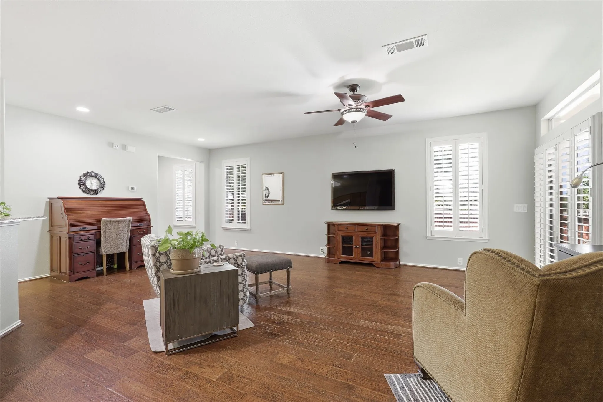 Single Family Residence For Sale in Denton County , 7994 Palmer Court, Frisco, Texas 75036, 2 Bedroom, 2 Bathroom, 2 Garage spaces, 1,442 Sqft, built in 2007, mls#21348750, Real Estate Agent in Frisco, Homes For Sale in Denton county, Homes For Sale in Frisco, Realtor in Frisco Texas, Real Estate Brokerage Independent Realty Texas, Luminita Cordes Realtor