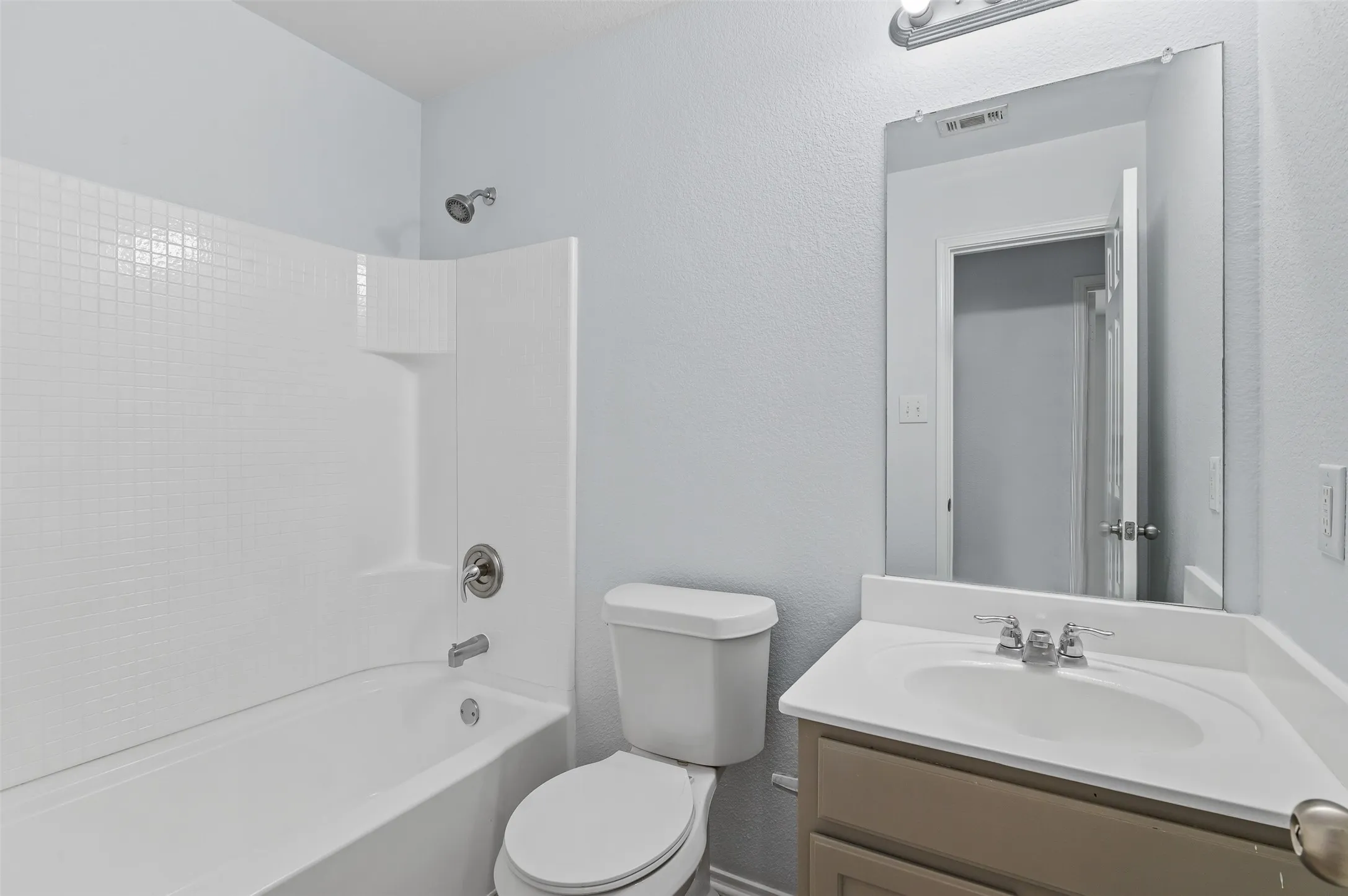Single Family Residence For Rent in Denton County , 1417 Nicholas Lane, Little Elm, Texas 75068, 3 Bedroom, 2 Bathroom, 2 Garage spaces, 1,376 Sqft, built in 2011, mls#21352193, Real Estate Agent in Little Elm, Homes For Rent in Denton county, Homes For Rent in Little Elm, Realtor in Little Elm Texas, Real Estate Brokerage Independent Realty Texas, Luminita Cordes Realtor
