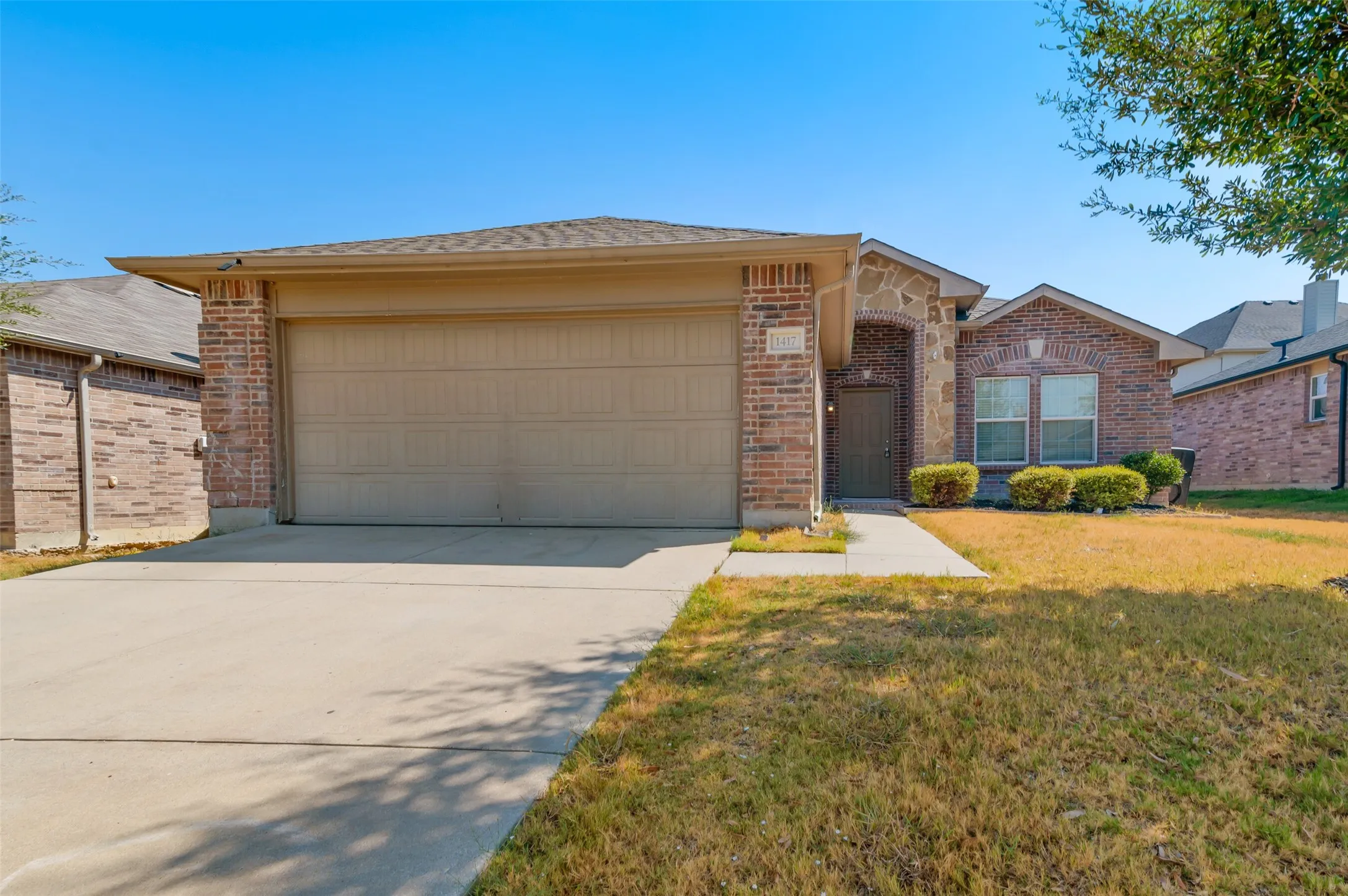 Single Family Residence For Rent in Denton County , 1417 Nicholas Lane, Little Elm, Texas 75068, 3 Bedroom, 2 Bathroom, 2 Garage spaces, 1,376 Sqft, built in 2011, mls#21352193, Real Estate Agent in Little Elm, Homes For Rent in Denton county, Homes For Rent in Little Elm, Realtor in Little Elm Texas, Real Estate Brokerage Independent Realty Texas, Luminita Cordes Realtor