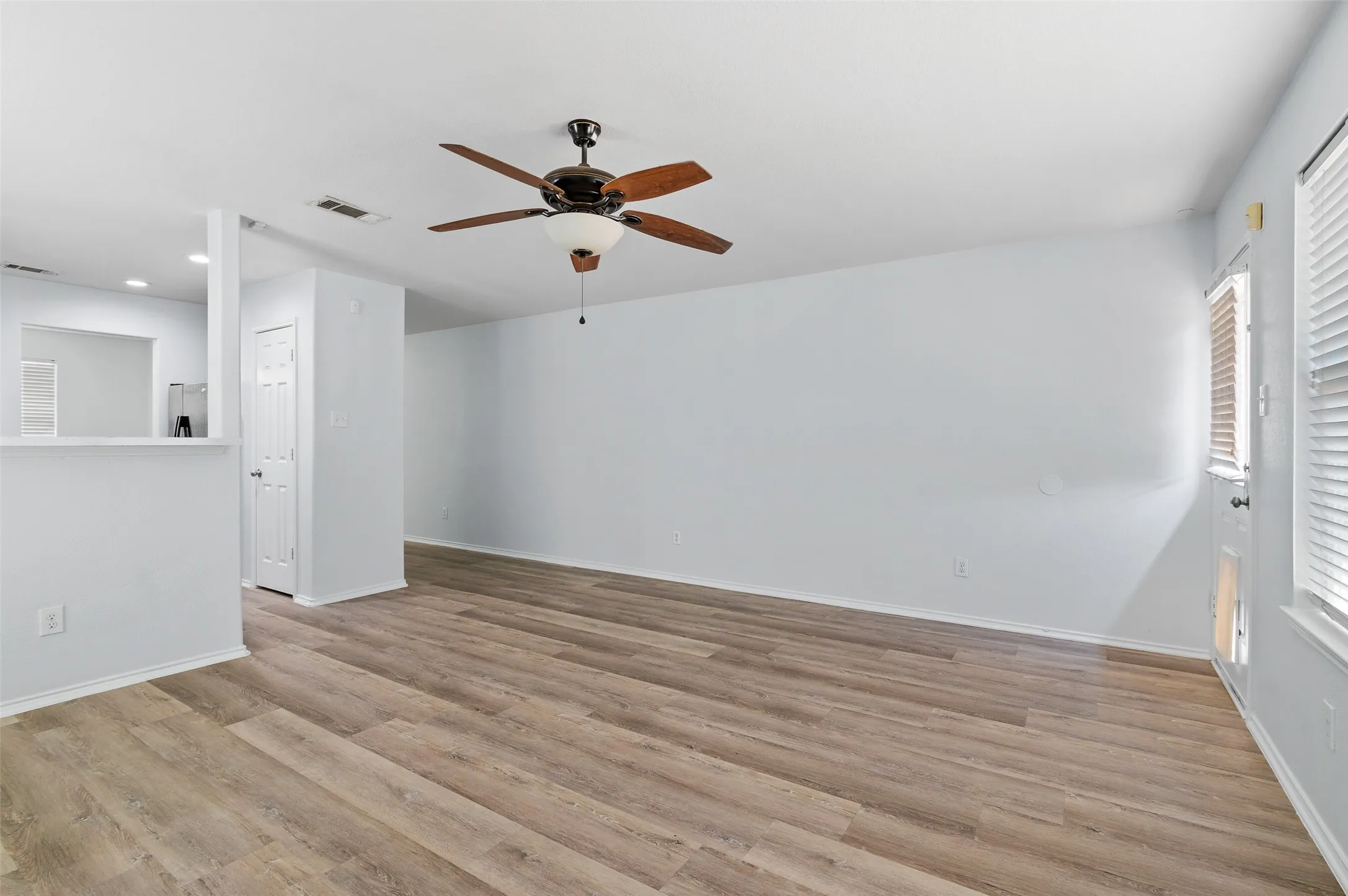 Single Family Residence For Rent in Denton County , 1417 Nicholas Lane, Little Elm, Texas 75068, 3 Bedroom, 2 Bathroom, 2 Garage spaces, 1,376 Sqft, built in 2011, mls#21352193, Real Estate Agent in Little Elm, Homes For Rent in Denton county, Homes For Rent in Little Elm, Realtor in Little Elm Texas, Real Estate Brokerage Independent Realty Texas, Luminita Cordes Realtor