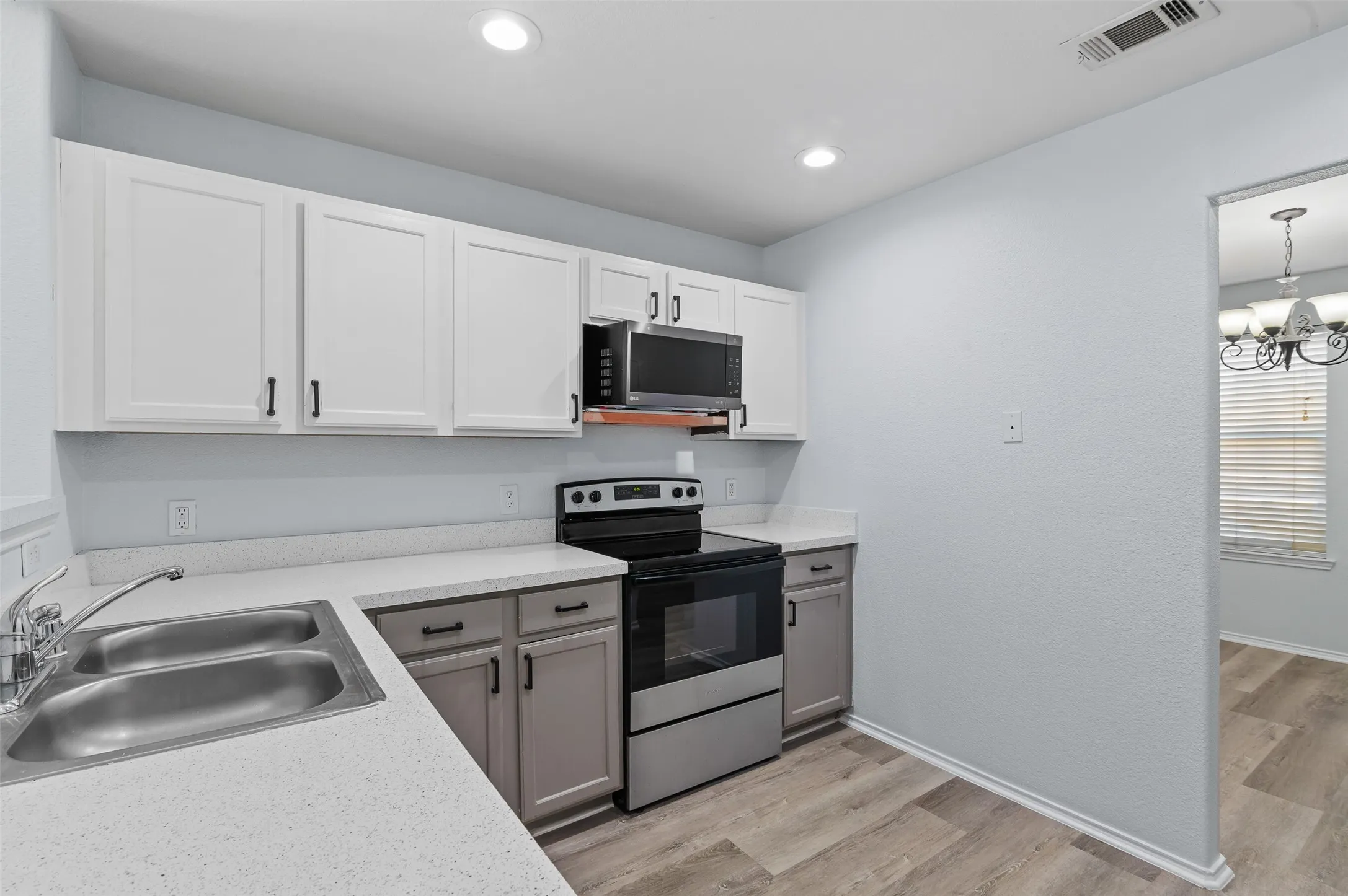 Single Family Residence For Rent in Denton County , 1417 Nicholas Lane, Little Elm, Texas 75068, 3 Bedroom, 2 Bathroom, 2 Garage spaces, 1,376 Sqft, built in 2011, mls#21352193, Real Estate Agent in Little Elm, Homes For Rent in Denton county, Homes For Rent in Little Elm, Realtor in Little Elm Texas, Real Estate Brokerage Independent Realty Texas, Luminita Cordes Realtor