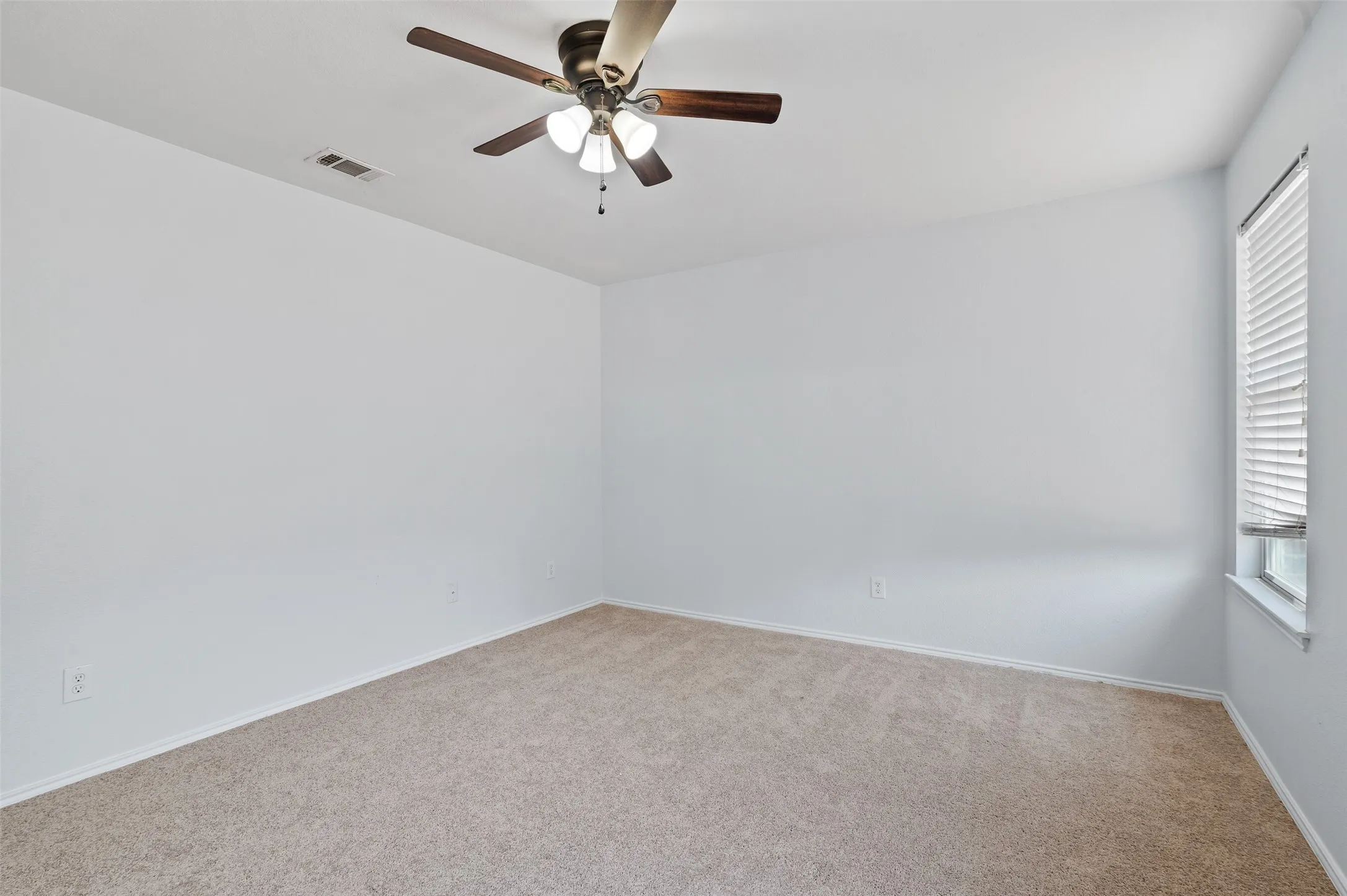 Single Family Residence For Rent in Denton County , 1417 Nicholas Lane, Little Elm, Texas 75068, 3 Bedroom, 2 Bathroom, 2 Garage spaces, 1,376 Sqft, built in 2011, mls#21352193, Real Estate Agent in Little Elm, Homes For Rent in Denton county, Homes For Rent in Little Elm, Realtor in Little Elm Texas, Real Estate Brokerage Independent Realty Texas, Luminita Cordes Realtor